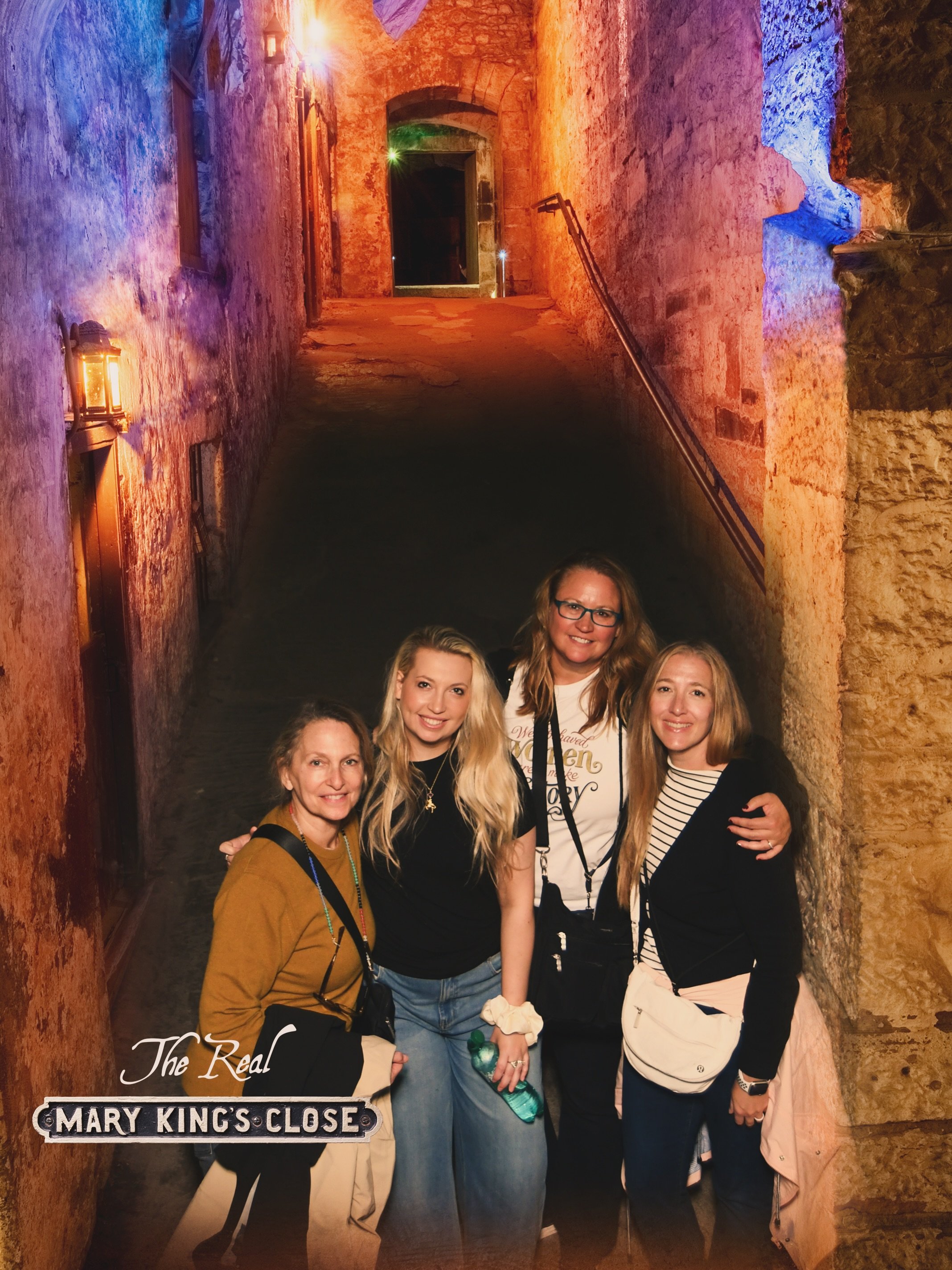 Scotland 🏴󠁧󠁢󠁳󠁣󠁴󠁿 Day 3- Today is the final day of our literary tour. Before we put up a farewell to beautiful London and Scotland tomorrow, we are soaking up the last moments of Edinburgh. 
Some history facts for you- Today we got to explore T