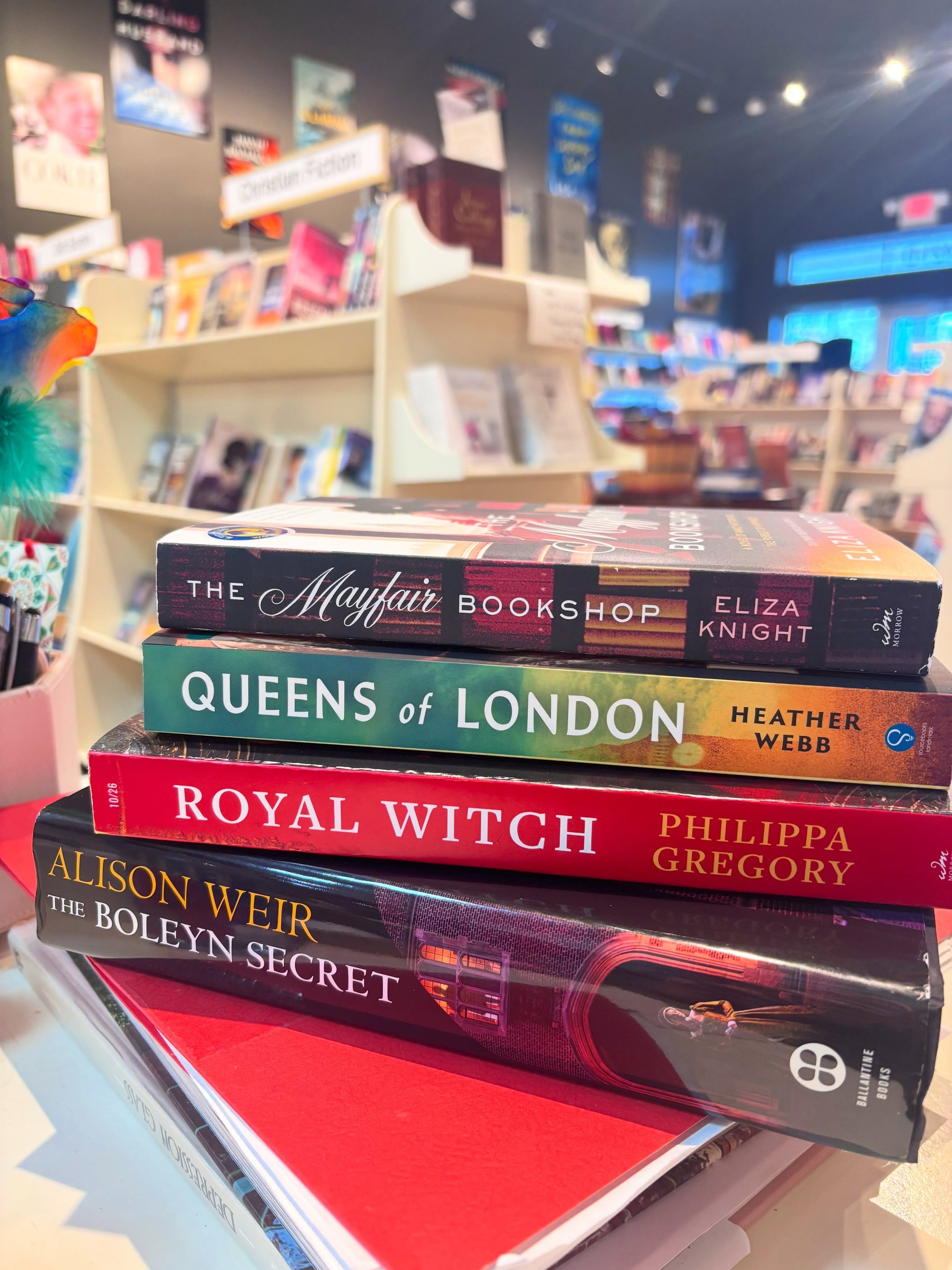 The bags are packed and the books are stacked!✈️🧳☕️🇬🇧💂Travel along with Litchfield Books and authors Eliza Knight &amp; Heather Webb as we experience a literary tour of London &amp; Edinburgh for the next several days!

Check our social media dai