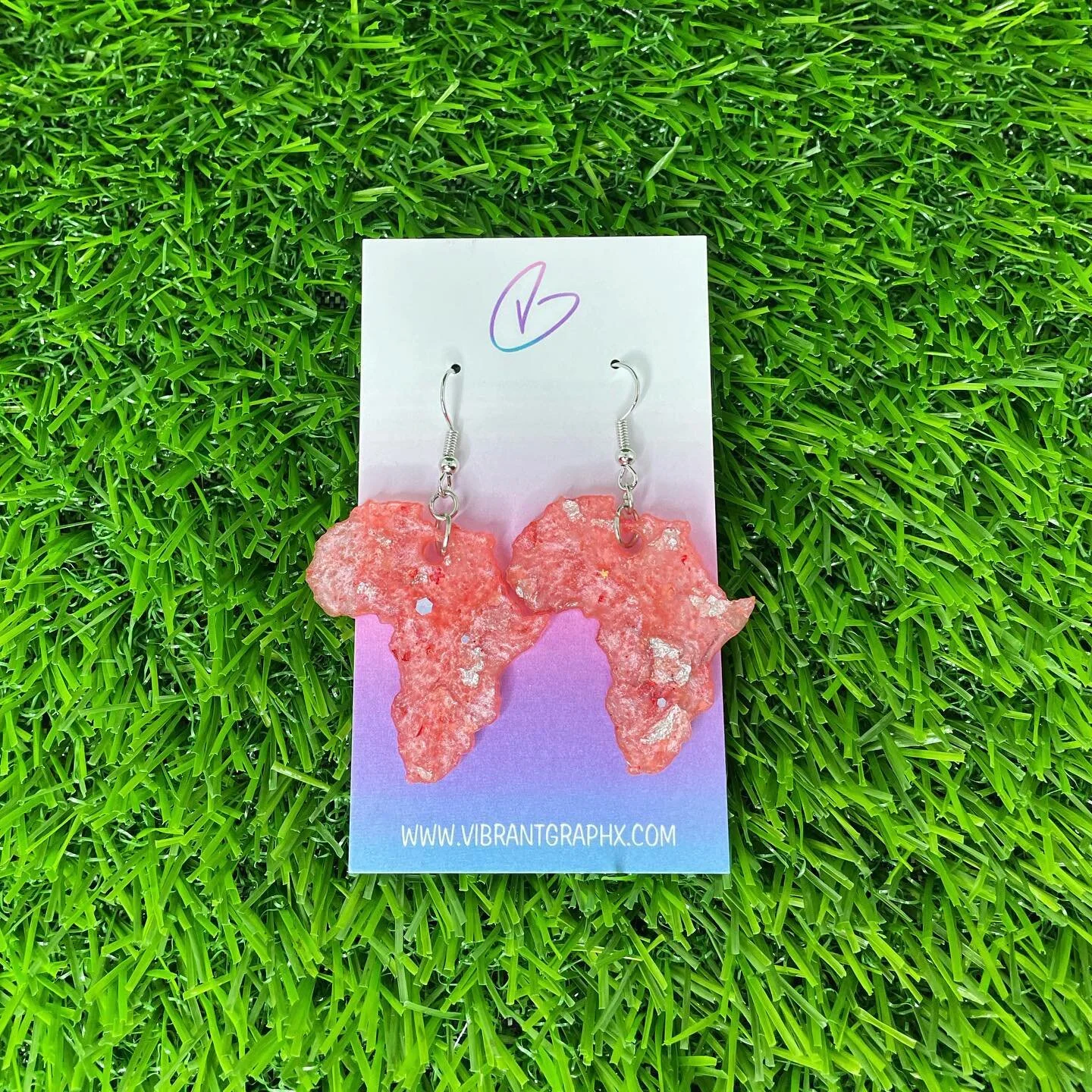 New colors just added to our Africa earrings collection! 💓
.
.
.
.
.
#resin #resincraft #resinart #epoxyresin #handmade #epoxy #epoxyart #resinobsession #resinart_daily #vibrant #explore #explorepage #vibrantgraphx #shopsmall #smallbusiness #shoponl