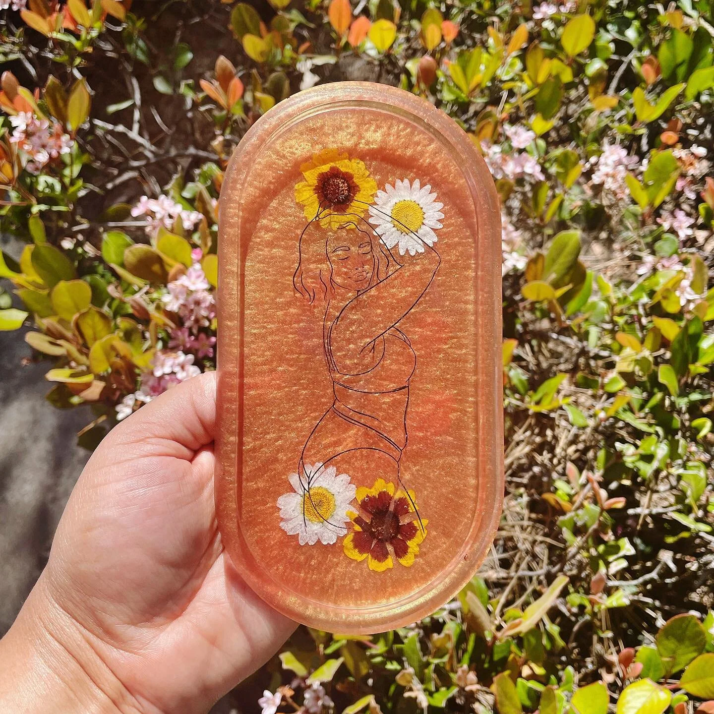 Happy Earth Day! 🌎🌻

New oval tray just added to the shop! I call it &lsquo;Flower Child&rsquo; and isn&rsquo;t it just beautiful?! 🧡