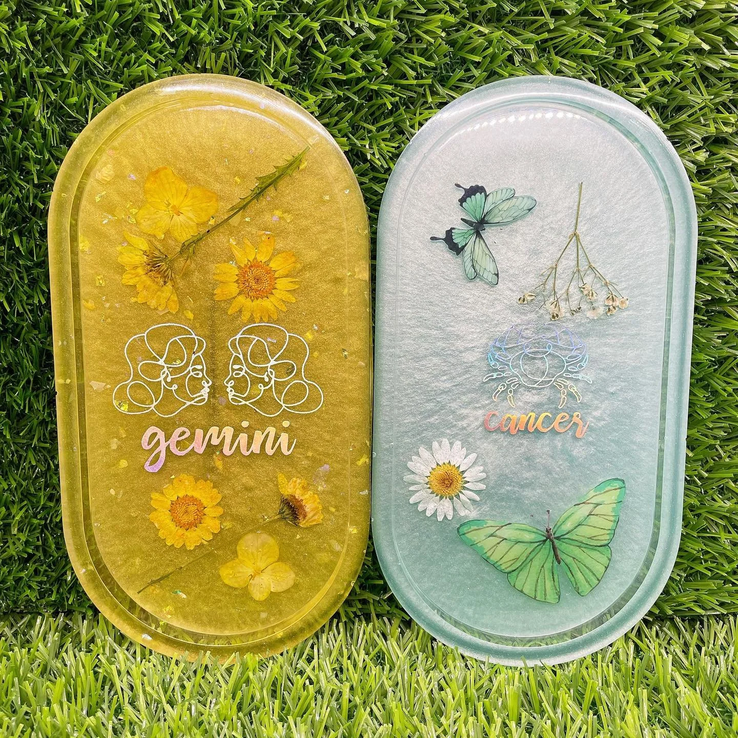Zodiac Oval Trays available for purchase! ♊️♋️♍️♎️

What zodiac signs would you like me to do next?

.
.
.
.
.
#resin #resincraft #resinart #handmade #resinobsession #resinart_daily #vibrant #explore #explorepage #vibrantgraphx #shopsmall #smallbusin