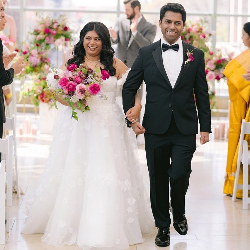 Anju and Harsha are married! ✨✨It was a gorgeous, April day filled with so many smiles and so much love! 

📷: @stacyablephotography