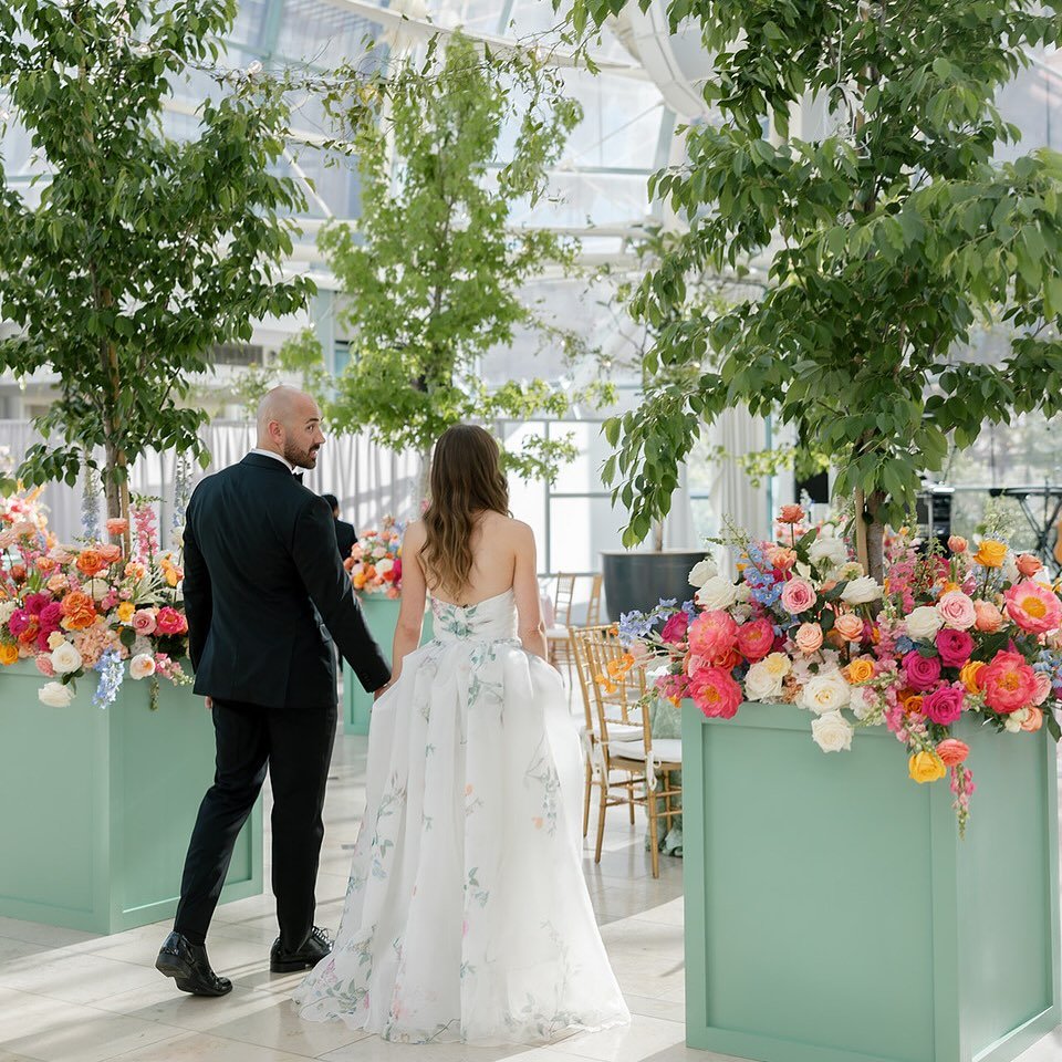 Walking into their party as newlyweds 🥹💖 We love you, Meredith and Will!✨✨✨✨

And, @lori_christy nailed their vision, top to bottom!👏🏻

📷: @chelseyjbarhorst