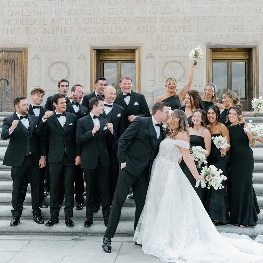 Anne and Rhett :: Married! ✨✨✨✨

📷: @kassidyilaynestudios 

#indianapoliswedding #wedding #scottishritewedding #intercontinentalindianapolis #bride #bridalparty #indianapolisweddingplanner #boldlychicevents