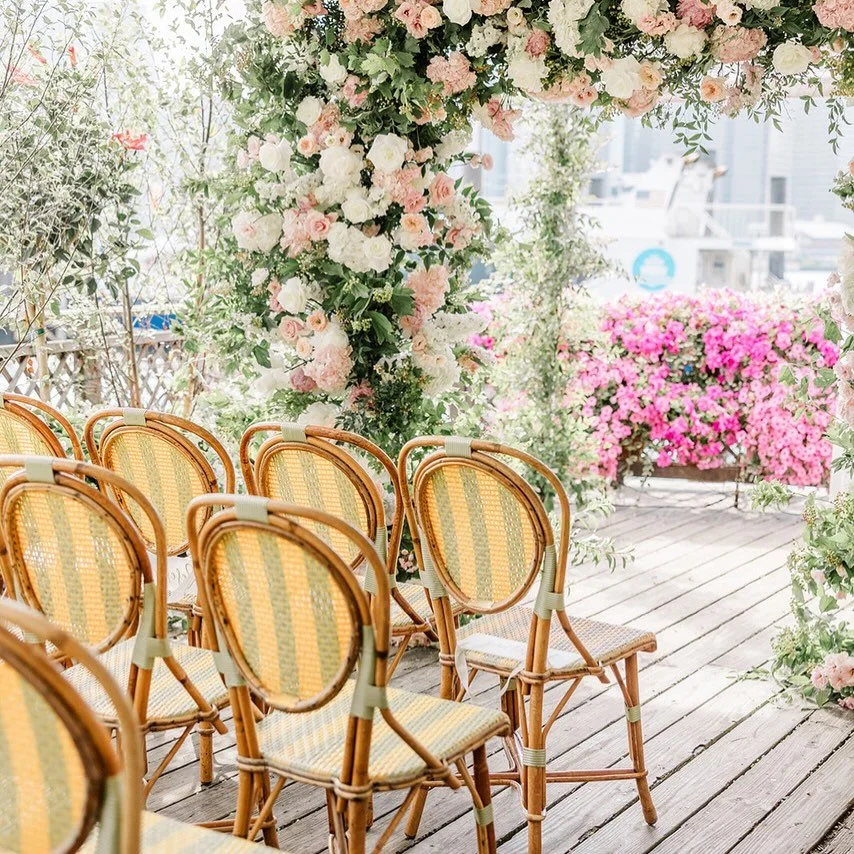 Dreaming of all the sunny wedding days ahead☀️🌸🌸🥰because this winter has gone on a bit too long&hellip;😝

📷: @lizzieburgerphoto 

#nycweddingplanner #indianapolisweddingplanner #weddings #rivercafe #boldlychicevents