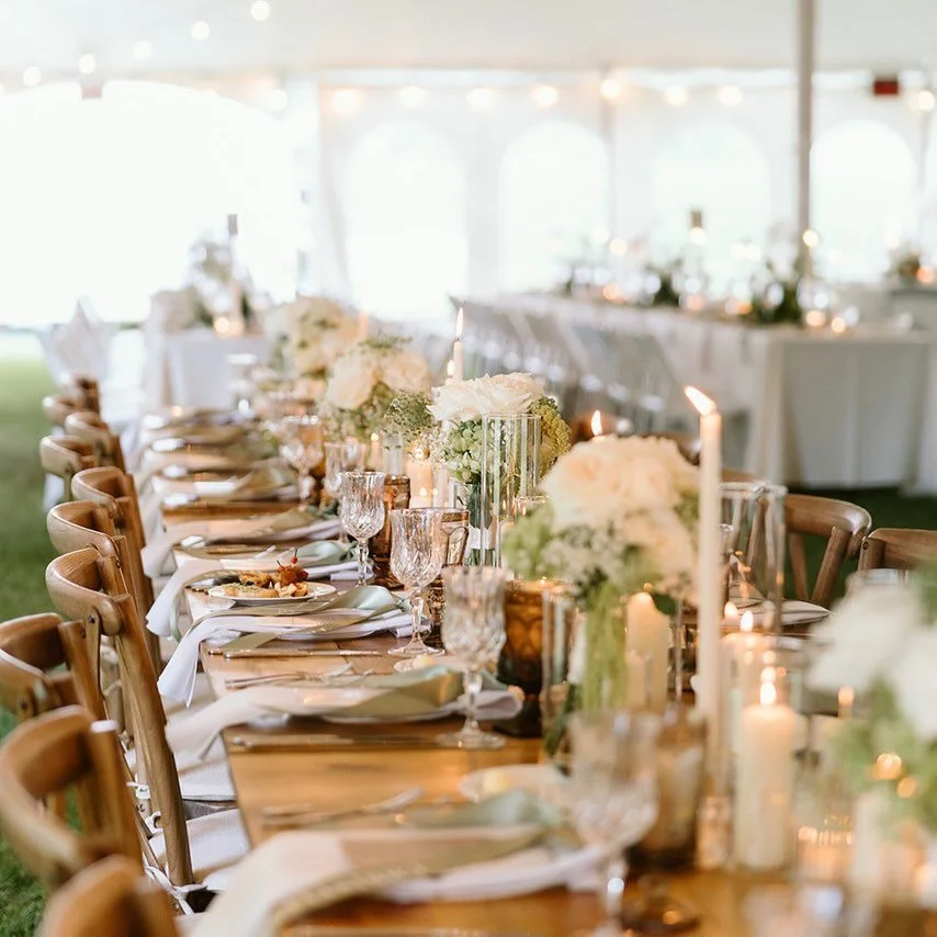 ☀️sunny gorgeous tented wedding days are so close we can taste it!☀️

📷: @ekphoto___ 

#indianapolistentedwedding #indianapoliswedding #indianapolisweddingplanner #springweddings #boldlychicevents