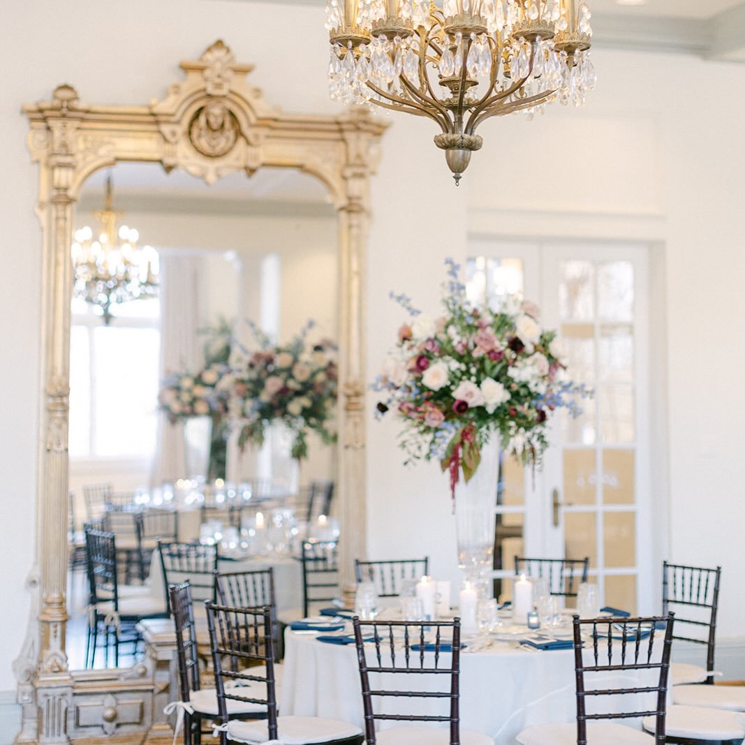 Our Spring is filled with amazing couples marrying at @clubwoodstock ✨✨and we can never get enough of this timeless, gorgeous spot in Indy. 😍
📷: @chloeluka 
#indianapoliswedding #countryclubwedding #boldlychicevents #indianapolisweddingplanner