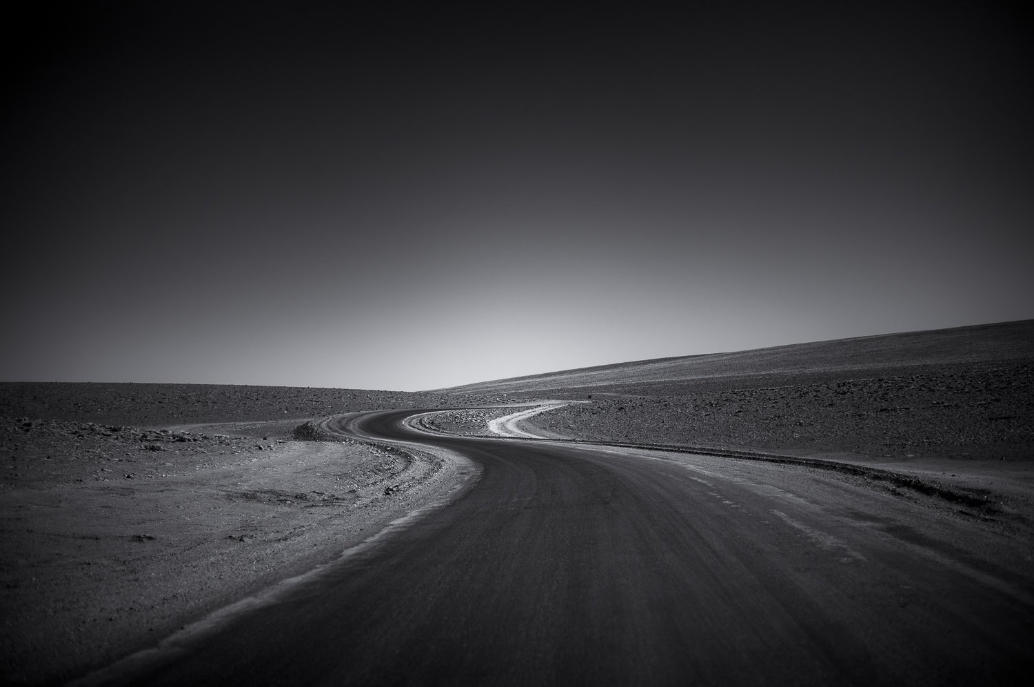 desert road /2 (4,000 m altitude, Atacama, Chile)