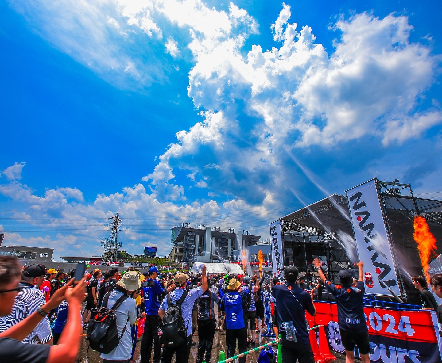 ■Chikazawa Archive

改めまして
2024鈴鹿8耐が終わりました。

毎度の事ながら裏方業務をさせて頂いていました。
皆様のおかげで、無事終わる事が出来ました。
ありがとうございました。

今年は尋常じゃなく暑かった。
年一回ですが、今年の8日間連続外仕事はマジで死ぬかと思いました。

レース前後も色々な事が発生しましたが
一旦区切りが付いたら、短時間で思い出補正がかかり&rdquo;良かったな&rdquo;と思える様になってきました。
大分マヒってきましたね。

当然イベント