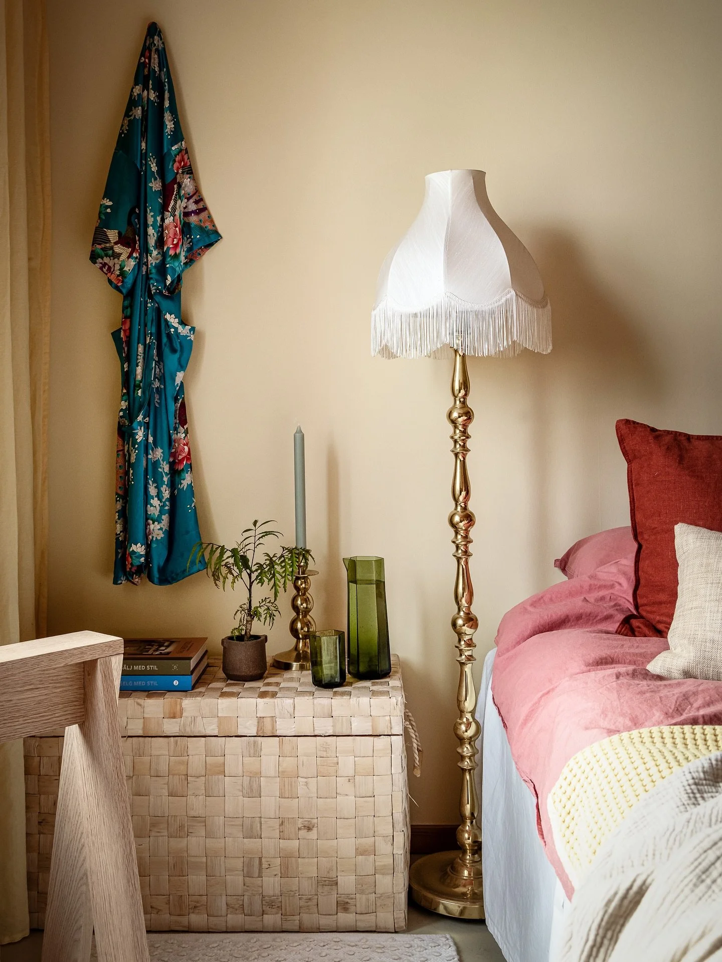 M&aring;ndag 🩷❤️🤍
Det &auml;r vecka 44 och f&ouml;r m&aring;nga betyder det h&ouml;stlov. F&ouml;r mej blir det jobb fram till torsdag. Marknaden d&auml;r folk s&auml;ljer o k&ouml;per hem verkar fortfarande ha fart och v&auml;dret &auml;r ocks&ari