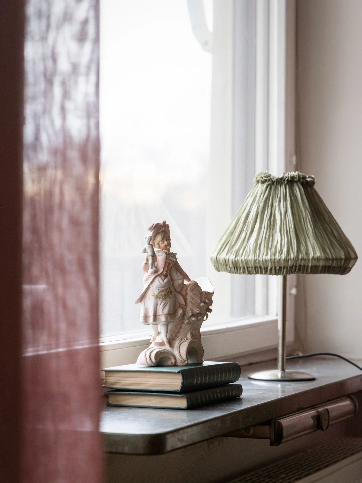 Skulptur-bonanza p&aring; Sysslomansgatan 🤩
Det &auml;r avskalat och bortsorterat, de som rensat detta hem har bara sparat lite m&ouml;bler och objekt f&ouml;r att fotografera bostaden f&ouml;r f&ouml;rs&auml;ljning.
Det &auml;r n&aring;gra sm&aring