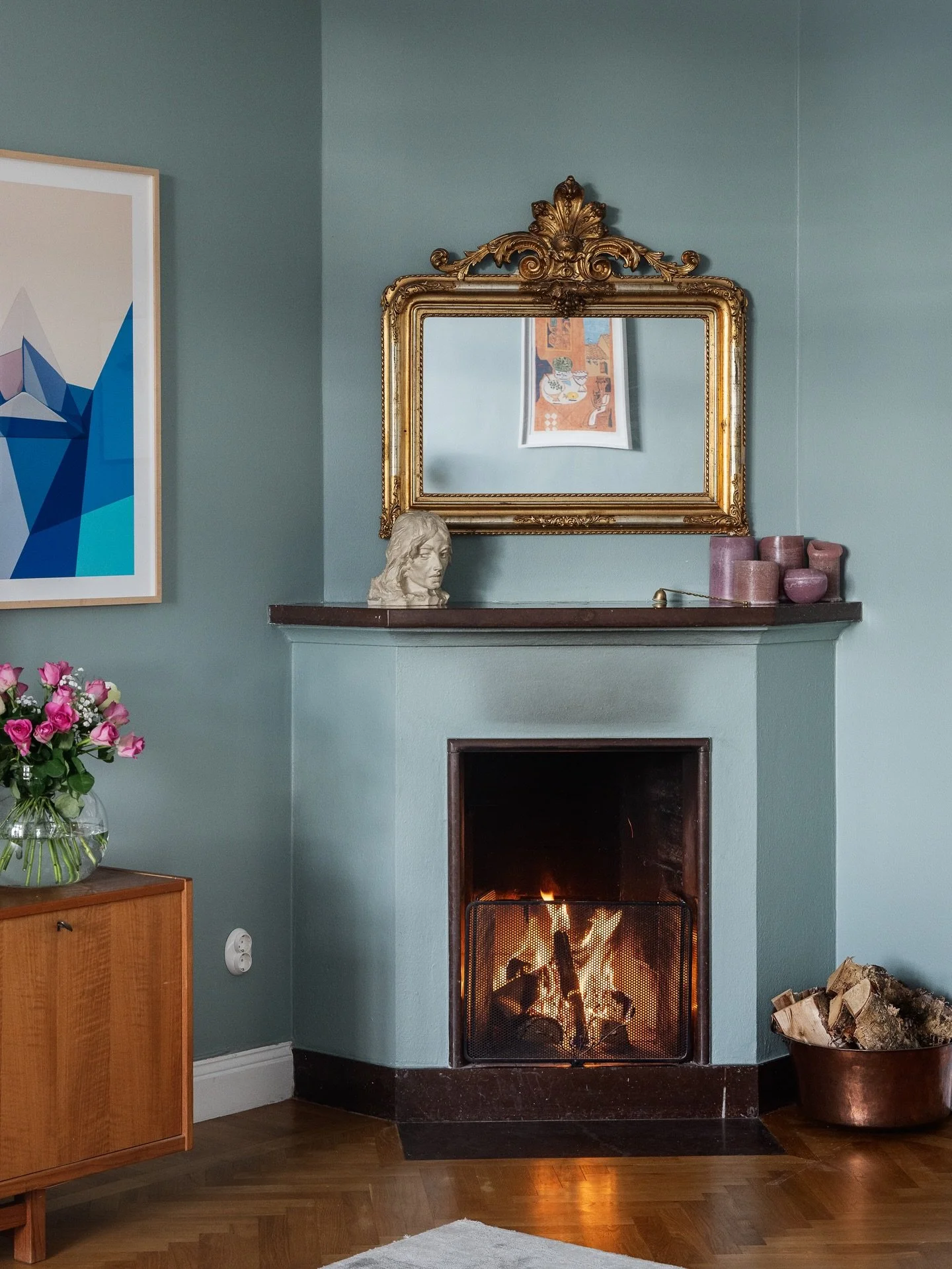 Ren inspiration ✨
Denna bostad hade m&aring;nga rum, fin utsikt, en snygg &ouml;ppen spis och f&ouml;rsta parkett till konserter och event p&aring; Zinkensdamms IP 🤩🤩
Jag t&auml;nker bostaden som i tv&aring; avdelningar d&aring; jag ska s&auml;tta 