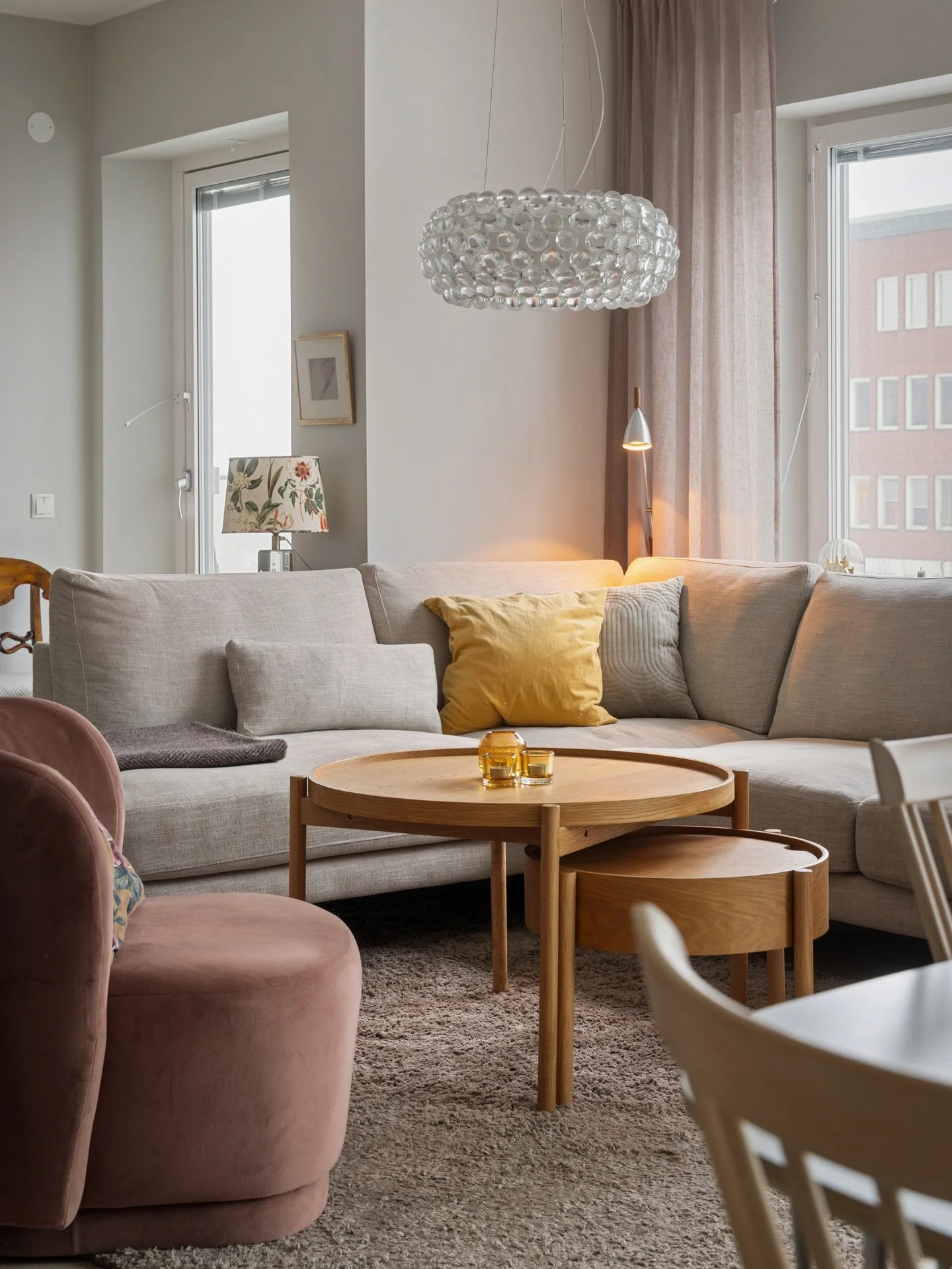 Att l&aring;ta &ouml;gonens profession styra 🤍
N&auml;r ni ser den f&ouml;rsta bilden h&auml;r fr&aring;n Stadshusv&auml;gen i Nacka, ta d&aring; in att varje del av bilden &auml;r v&auml;l vald.
Att l&aring;ta f&aring;t&ouml;ljens tydliga placering