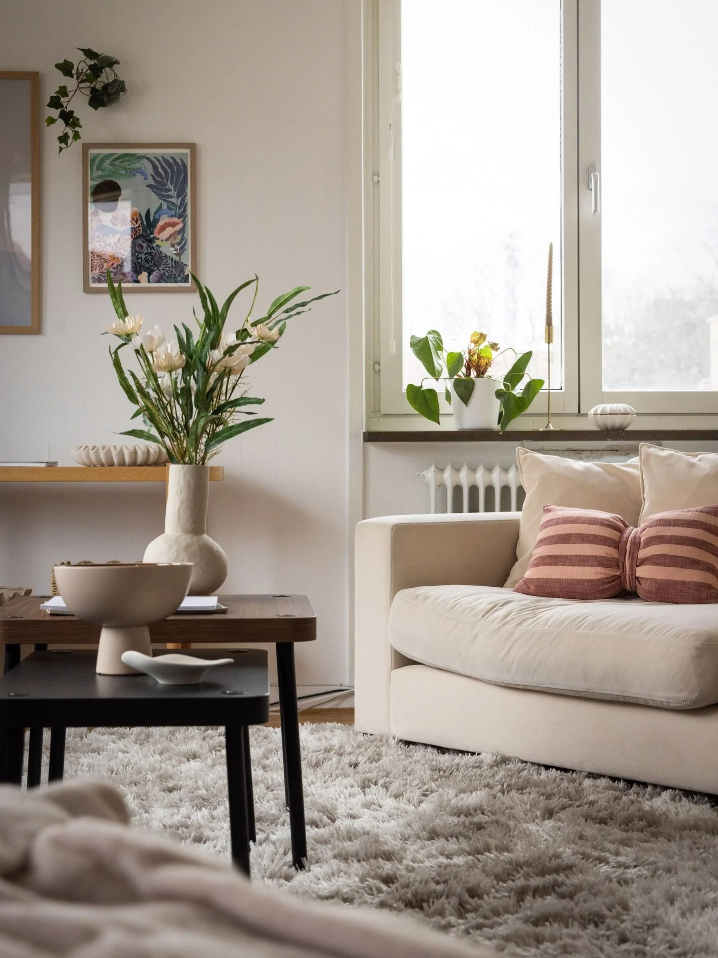 Jag m&ouml;ter stylist Maria p&aring; plats h&auml;r, detta &auml;r p&aring; Grafikv&auml;gen. Det &auml;r n&auml;ra Globen - och bara en bro &ouml;ver till S&ouml;dermalm. 
Maria har jobbat p&aring; ett tag. Jag f&aring;ngar allt det fina i bild. Ho