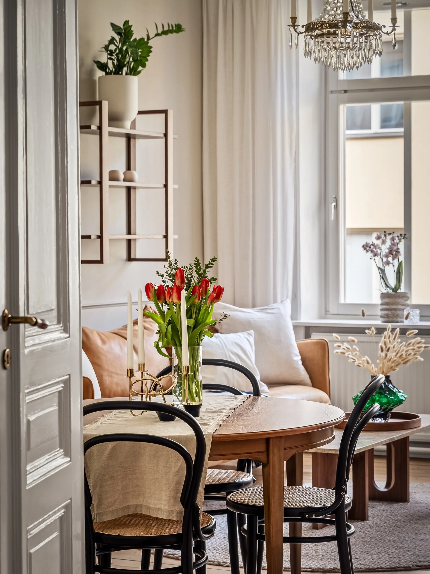 Att bo p&aring; Bondegatan 🤩✨
Jag har pl&aring;tat f&ouml;r s&auml;ljaren tidigare. Och nu blev jag bokad i n&auml;sta f&ouml;rs&auml;ljning och flytt. Det absolut b&auml;sta betyget jag kan f&aring; 🫶🏻✨🙏🏼
Jag kommer p&aring; plats och st&auml;l