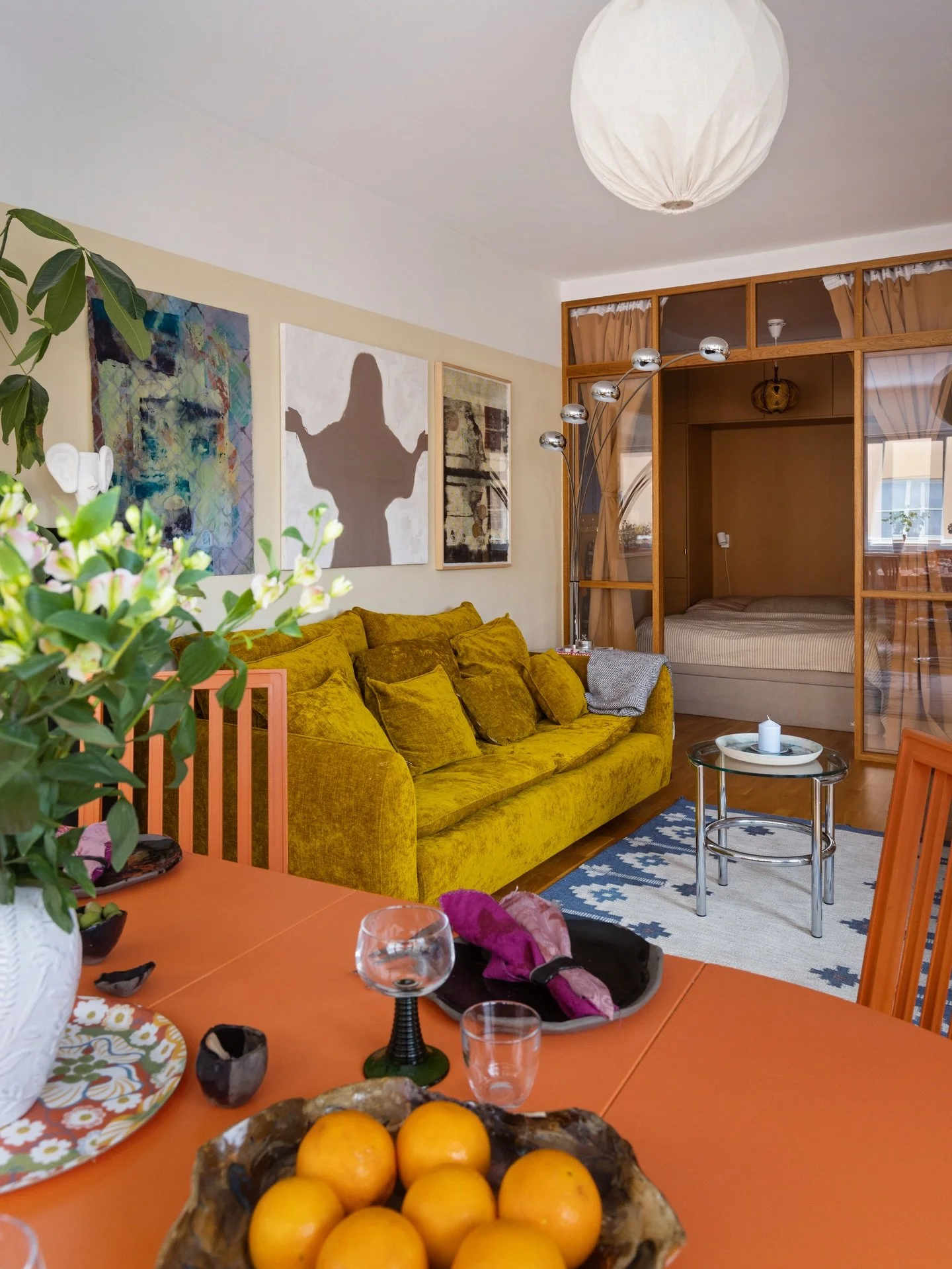 Pl&aring;ta kvadratmetrar utan att pl&aring;ta kvadratmetrar 🤔🤔
Fotograferar p&aring; Allhelgonagatan, och s&auml;ljaren har gjort klart bostaden inf&ouml;r f&ouml;rs&auml;ljning med sj&auml;l, hj&auml;rta och hundra procent. Det &auml;r modigt ior