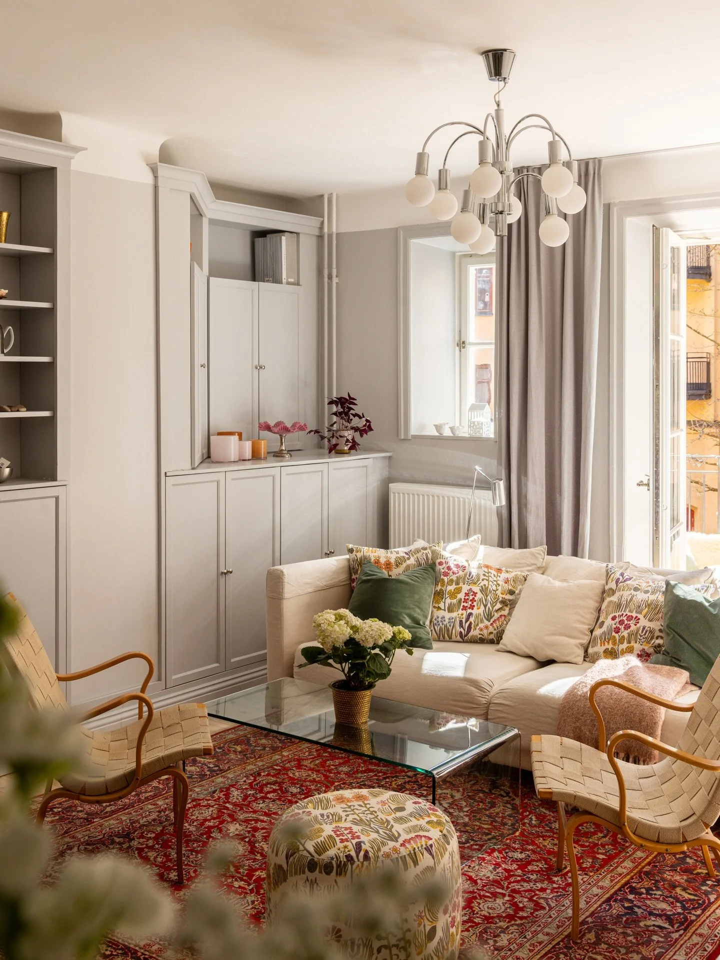 Det ni ser h&auml;r &auml;r stillbilder fr&aring;n Bondegatan😀

Men det som inte syns &auml;r putsandet av m&auml;ssing i k&ouml;ket, bortf&ouml;randet av sk&ouml;tbord fr&aring;n sovrummen, justeringen av krukv&auml;xter som inte passar i hallen, v