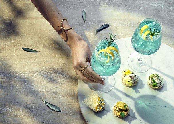 venturo-is-born-turning-aperitivo-blue-image-2.jpg