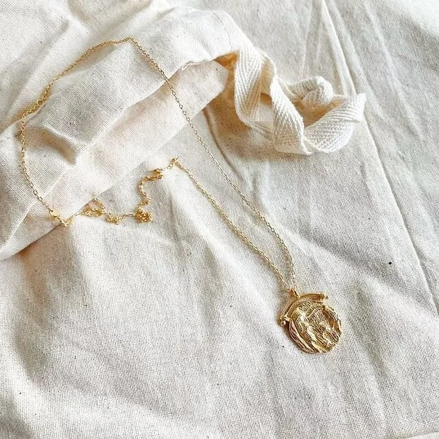 #2021 is finally here! Wishing everyone a happy and safe new year 🎉
Here's a sneak peak on what we've been working on.
#comingsoon
.
.
.
.
#theaikocollection #jewellery #jewellerydesign #smallbusiness #bosslady #entrepreneur #advertising #marketing 
