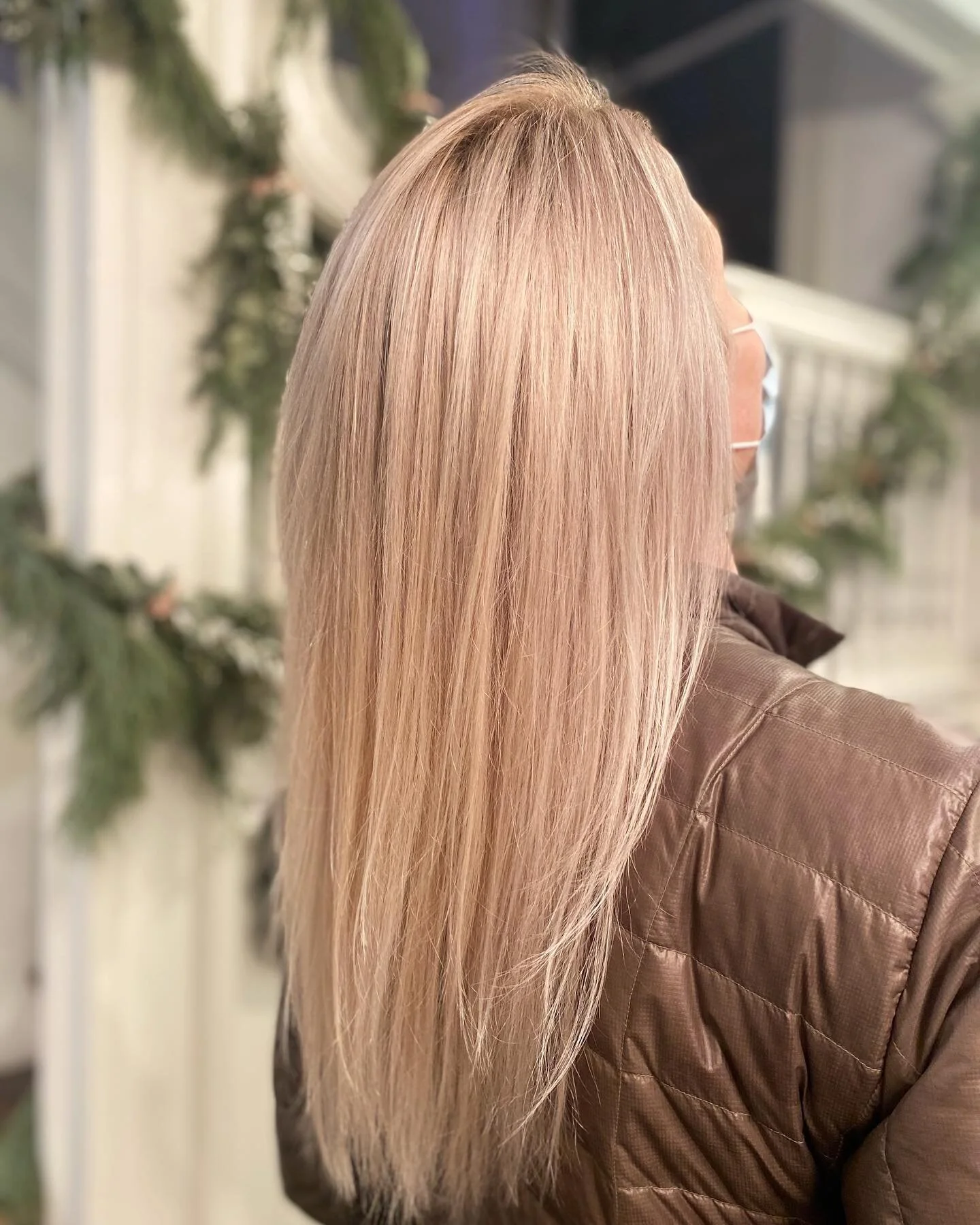 4 hours 
2 full rounds of highlights 
lots of @oligopro extra blonde but only 10vol to keep the hairs integrity. 
2 glosses using @oligopro calura gloss. @lisapapenbrock is not only my chiropractor but my friend and to say she has been on a journey t