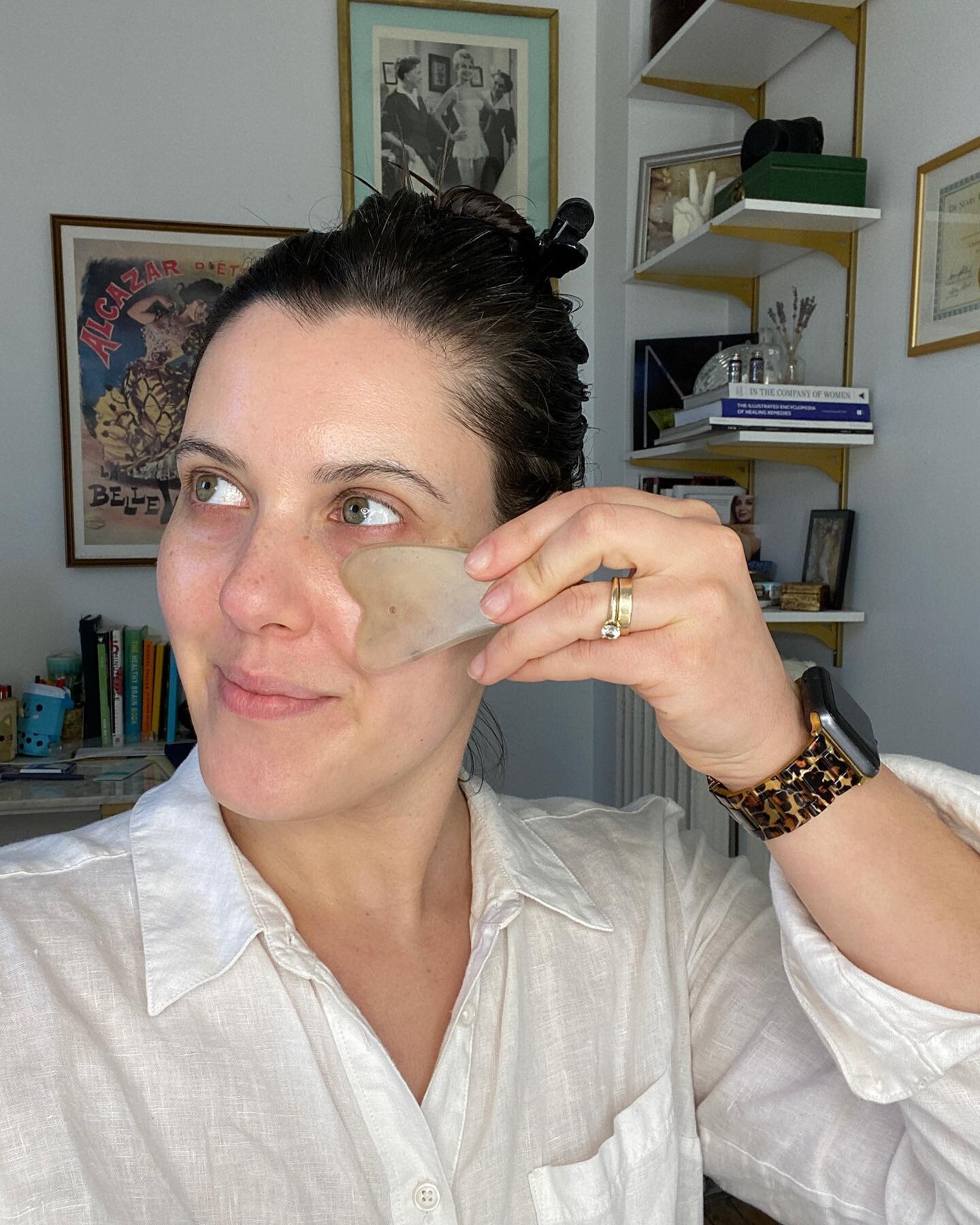 Tip 90: Try Gua Sha 

I have become such a fan of this ritual in the last few years! 

Gua sha has been around for centuries, getting its start in China- it has been used to alleviate pain, increase circulation and energy flow. 

Gua sha for the face