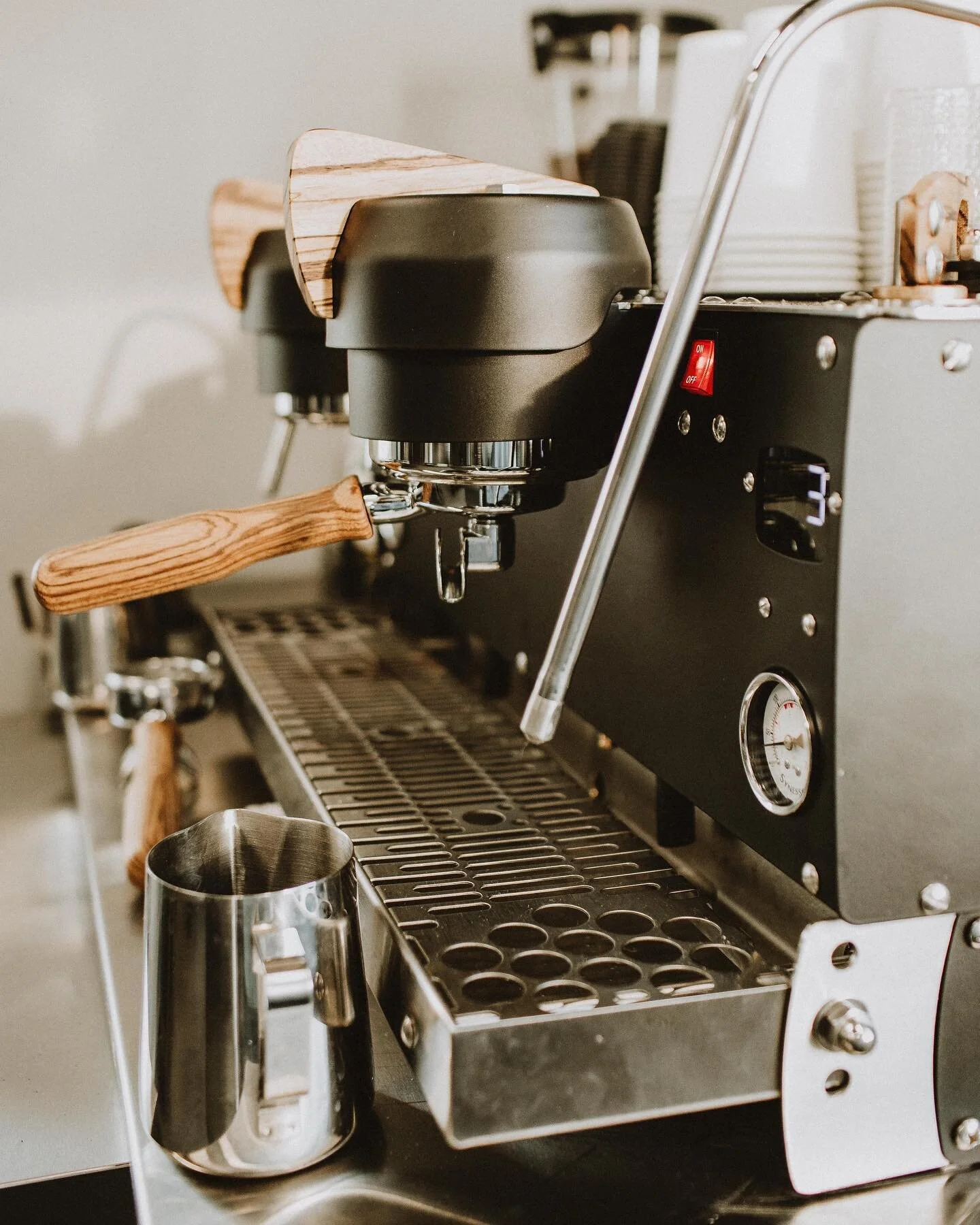 𝕎𝕙𝕠&rsquo;𝕤 𝕣𝕖𝕒𝕕𝕪 𝕥𝕠 𝕔𝕒𝕥𝕔𝕙 𝕒 𝕧𝕚𝕓𝕖?☕️