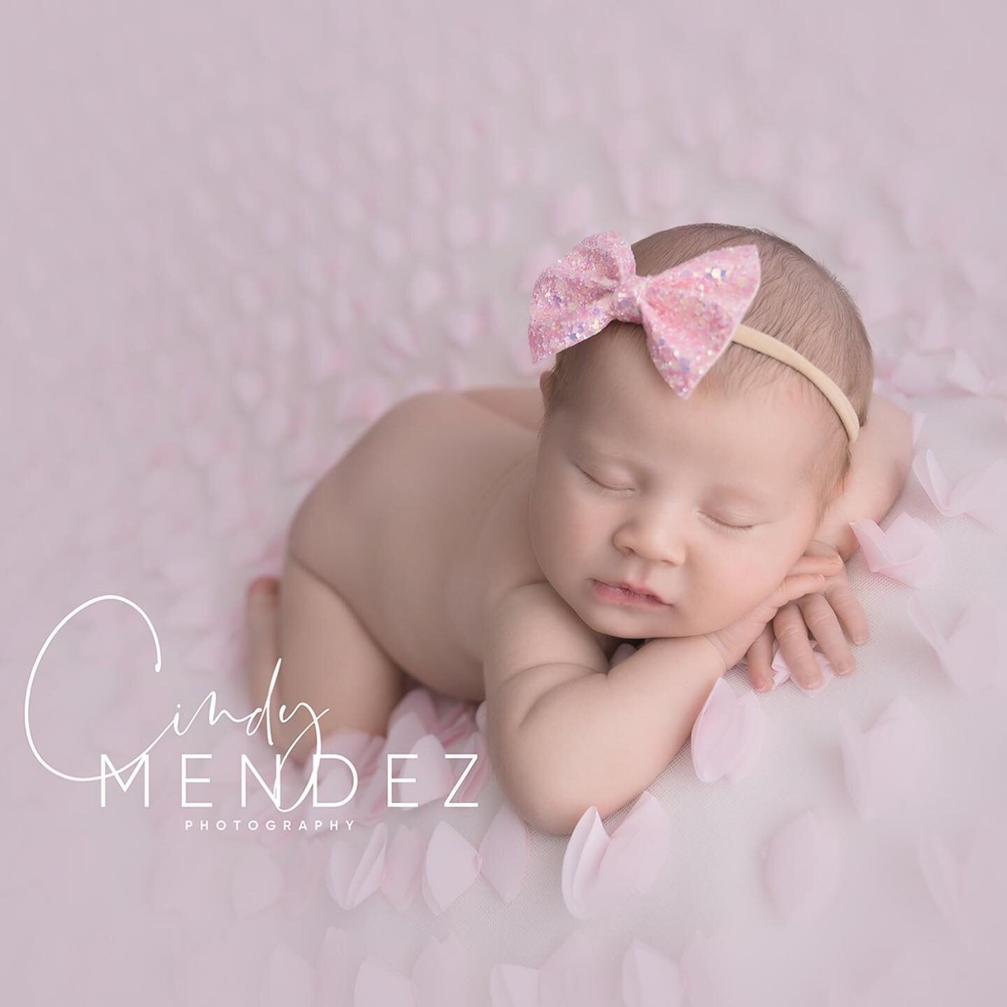 This doll came in when she was three weeks old and did amazing!!! #cindymendezphotography #newbornphotography #newbornphotographer #newbornphotographers #newborn #newborns #baby #babies #newbornpictures #newbornphotos #babyphotography #babyphotograph