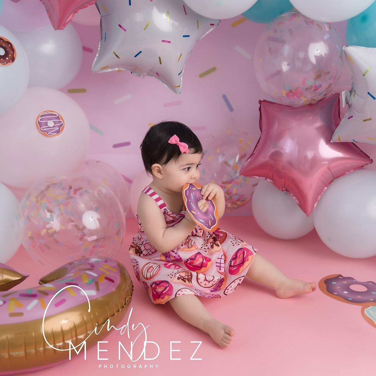 This cake smash is by far my favorite setup to date! This cutie did amazing and was happy during her entire shoot! Cake by @yummy_eats_by_danielle 

*Side note: Kids spring mini newsletter has been sent! If you are not on the list drop your email bel