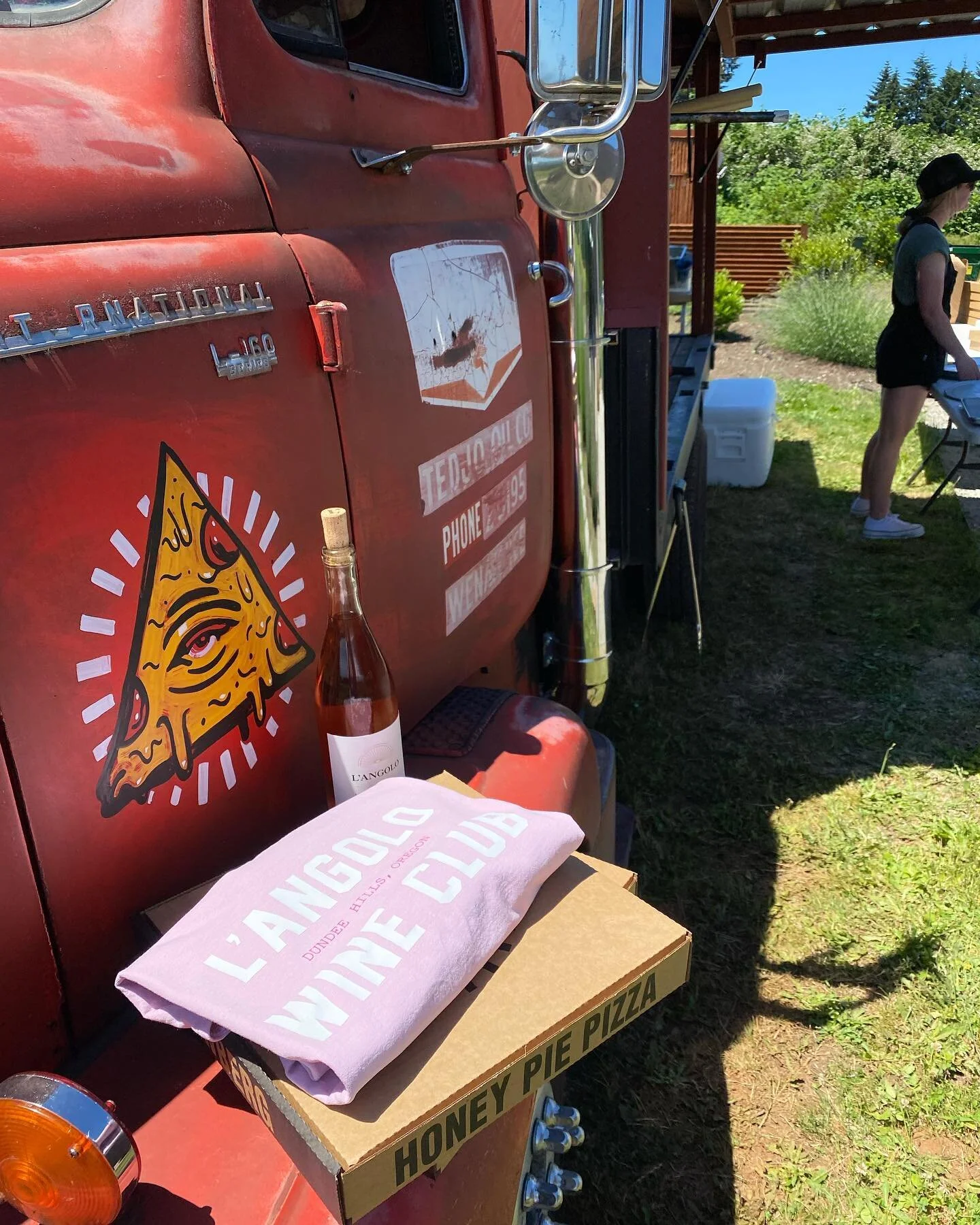 Best day serving up hot pies with our friends at @langoloestate 🍕💛