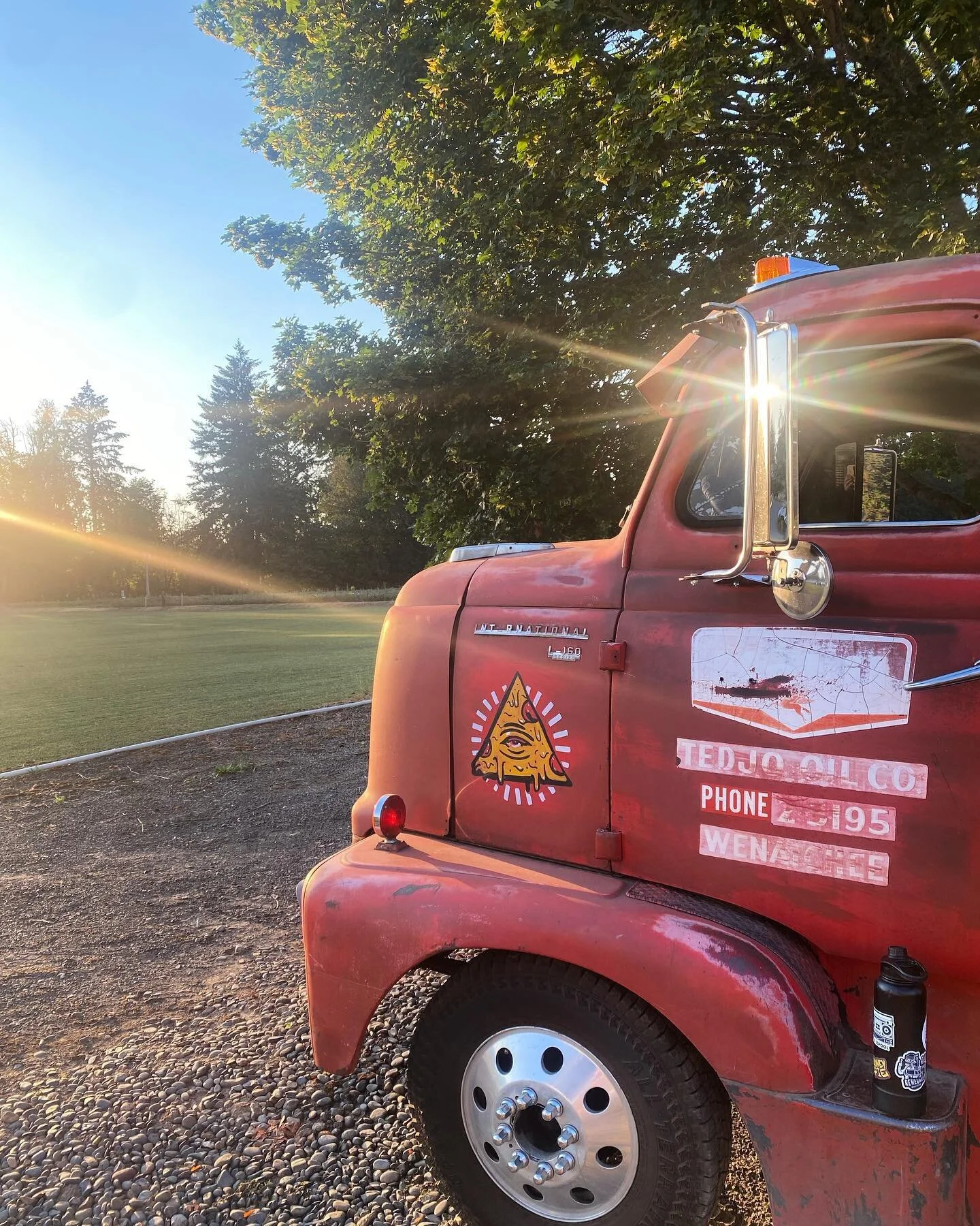 What are your weekend plans? 🍕🔥 // look at that Roadshow magic shining at a special catering event last week ✨✨
.
.
#Pieswithpurpose #honeypiepizza #honeypie #piesforthepeople #pizzaforall #pizzalove #newberg #pizza #honeypiepizza #pizzaforall #piz