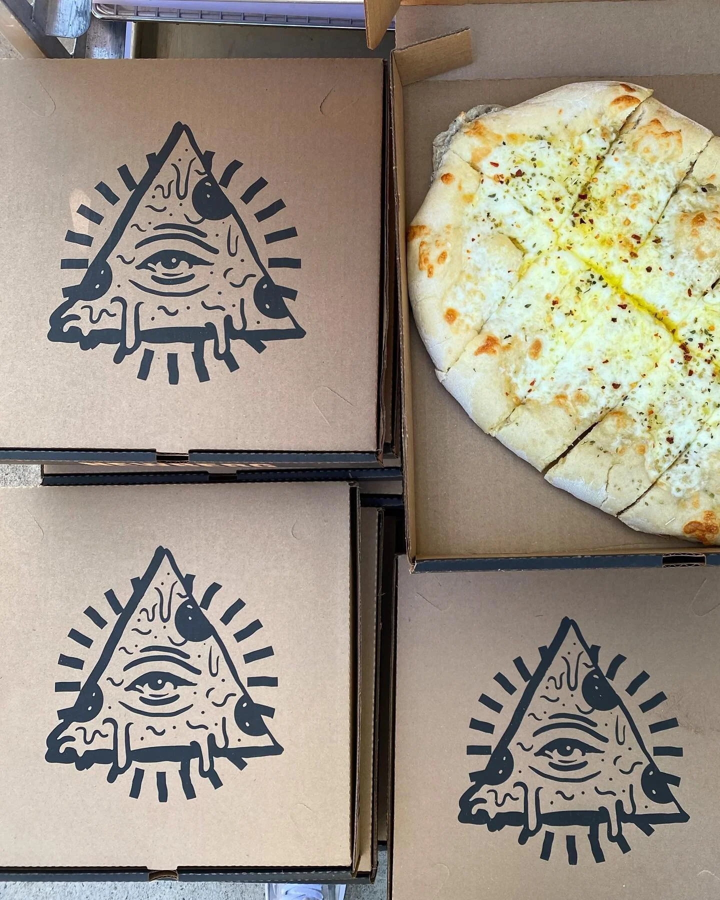 🚨*HIRING*🚨

Part time available, dish and kitchen, $21/hr and up, benefits, good vibes, 21+ preferred. Good attitude and willingness to learn- must love pizza 🍕 ❤️&zwj;🔥

Visit us down at the shop or get in touch at: 
lindsay@honeypie.pizza 
.
.
