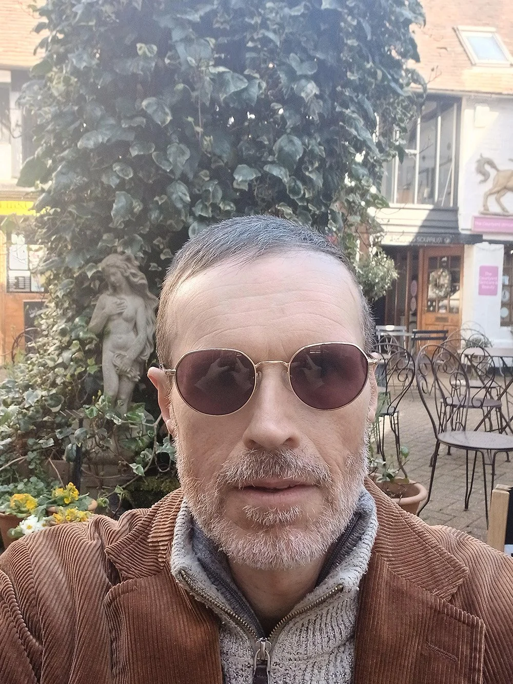 Dominic Batchelor artits