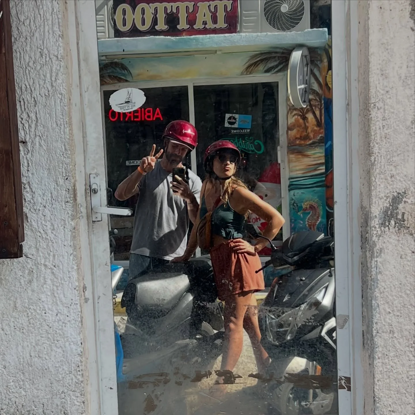 Part 2 of 2025 l o v e

💕So much Tita time with my girls 

🪕 @risingappalachia with my mujeres @charlotte.oddi @kelcowden @jessyca__jordan @cuneya 

🌌 @livingartsgathering a la @kathihendrick + @cuneya + @robotkoch a true PORTAL 🤌

🐺ReWild Retre