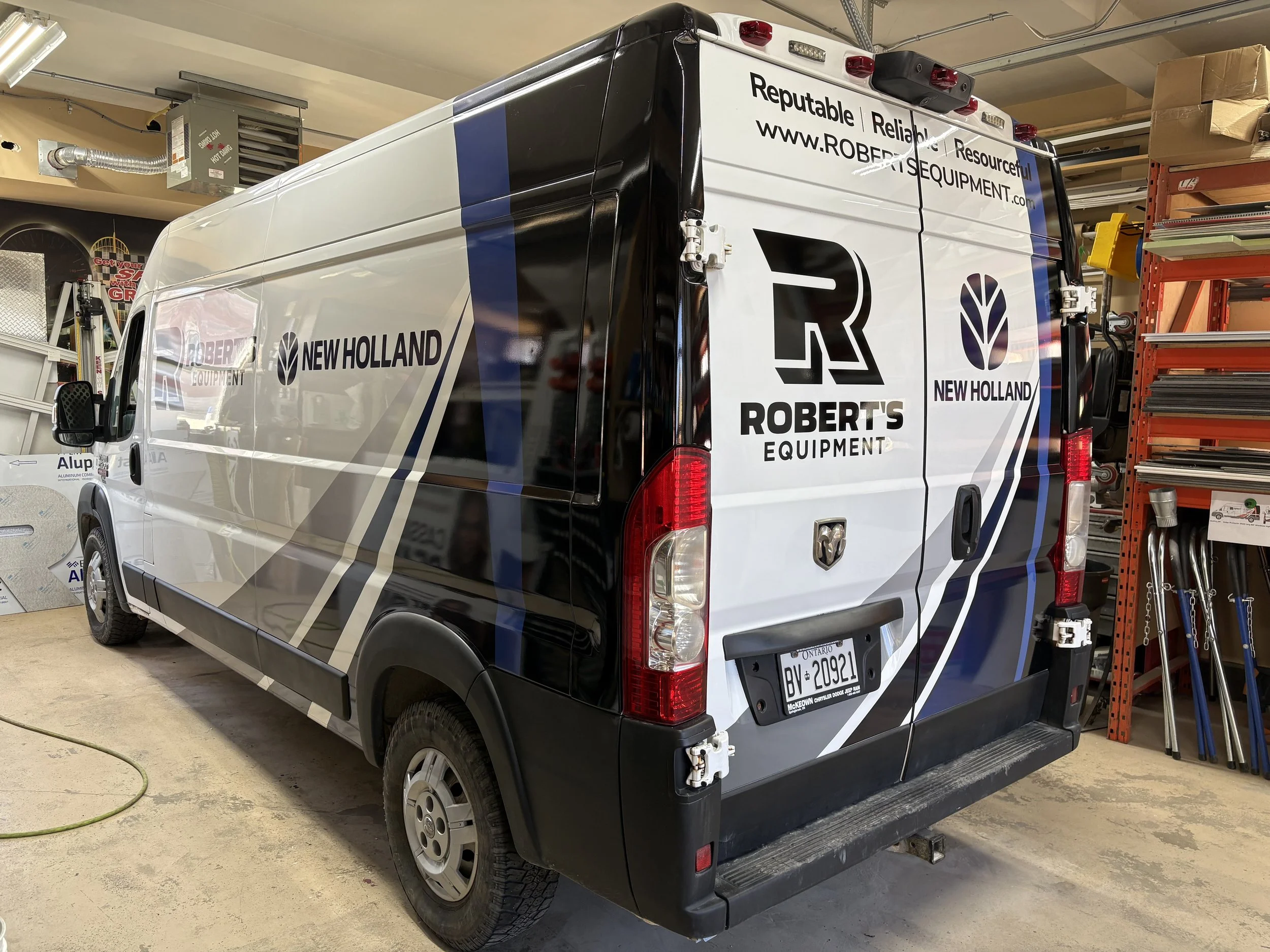 Roberts Equipment wrapped van - Signupsigns - Neustadt.