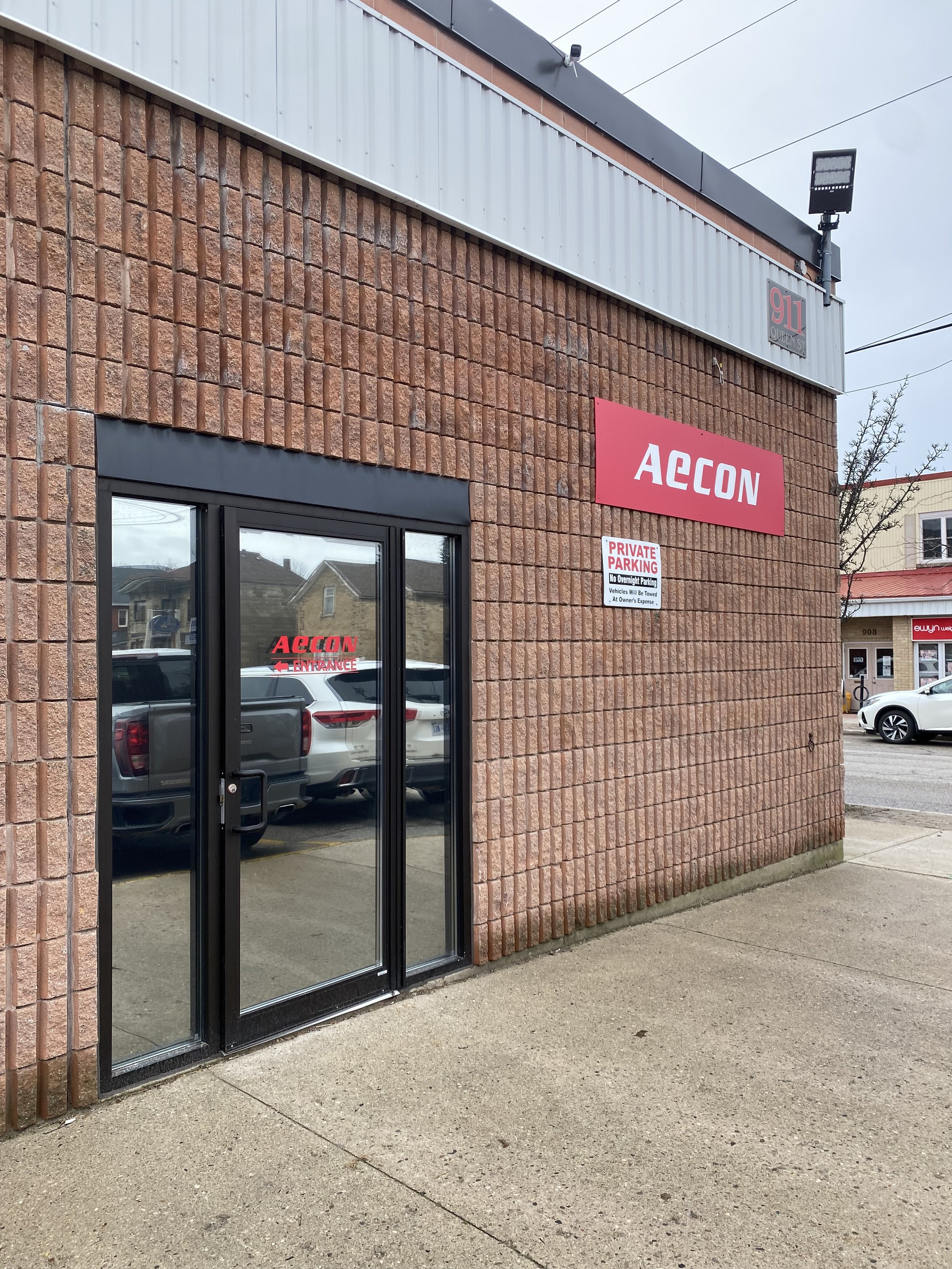 Aecon signs and window tint - Signupsigns - Neustadt.