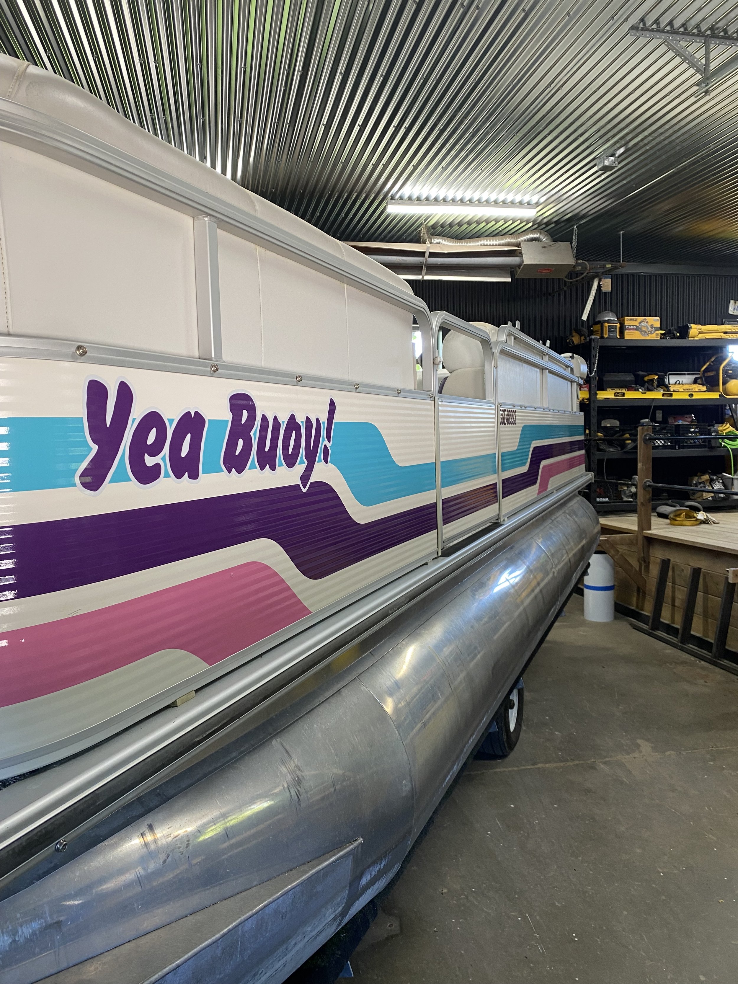 Pontoon boar decals - Signupsigns - Neustadt.