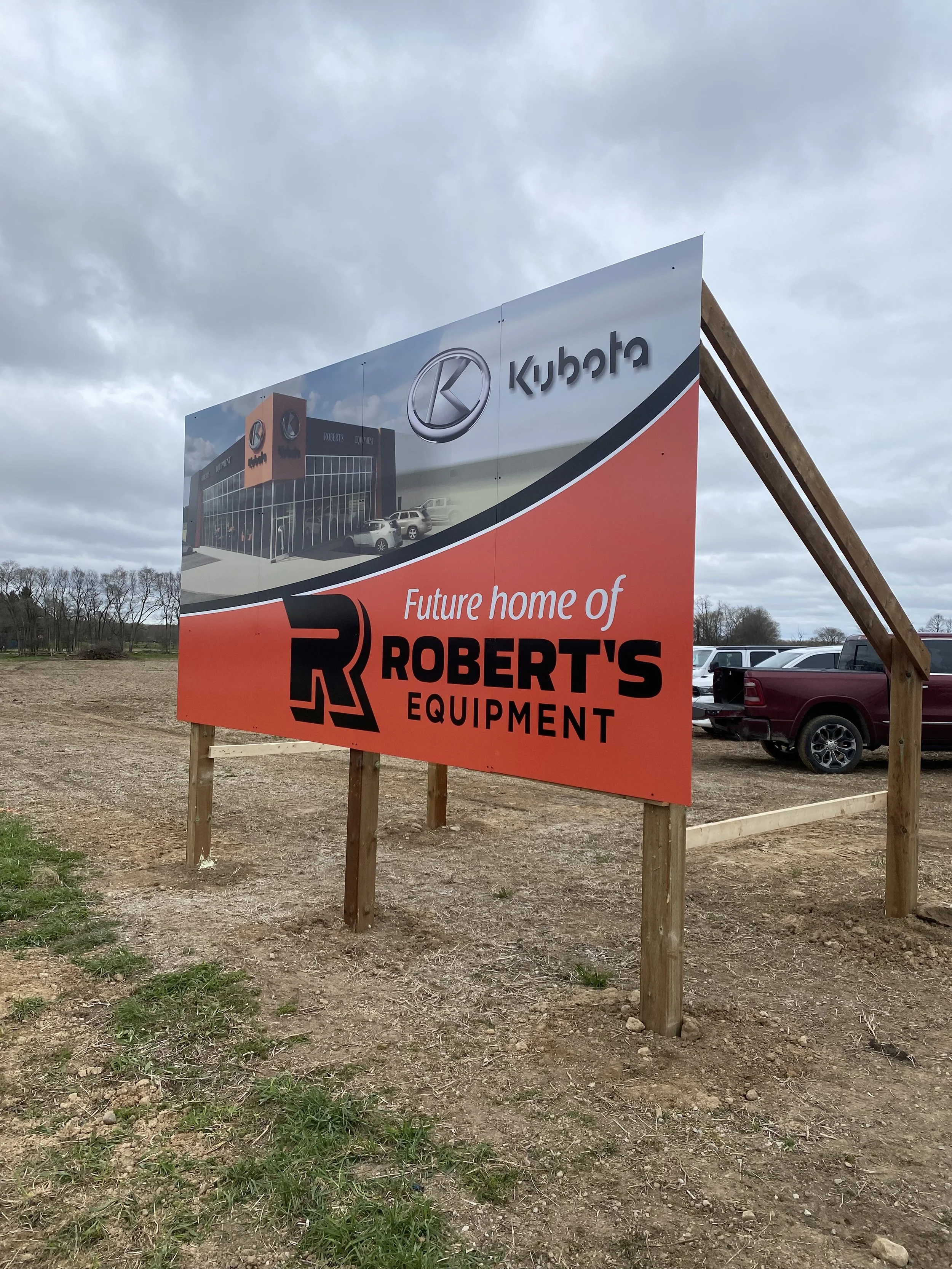 Outdoor billboard sign for Roberts Equipment with Kubota logo - Signupsigns - Neustadt.