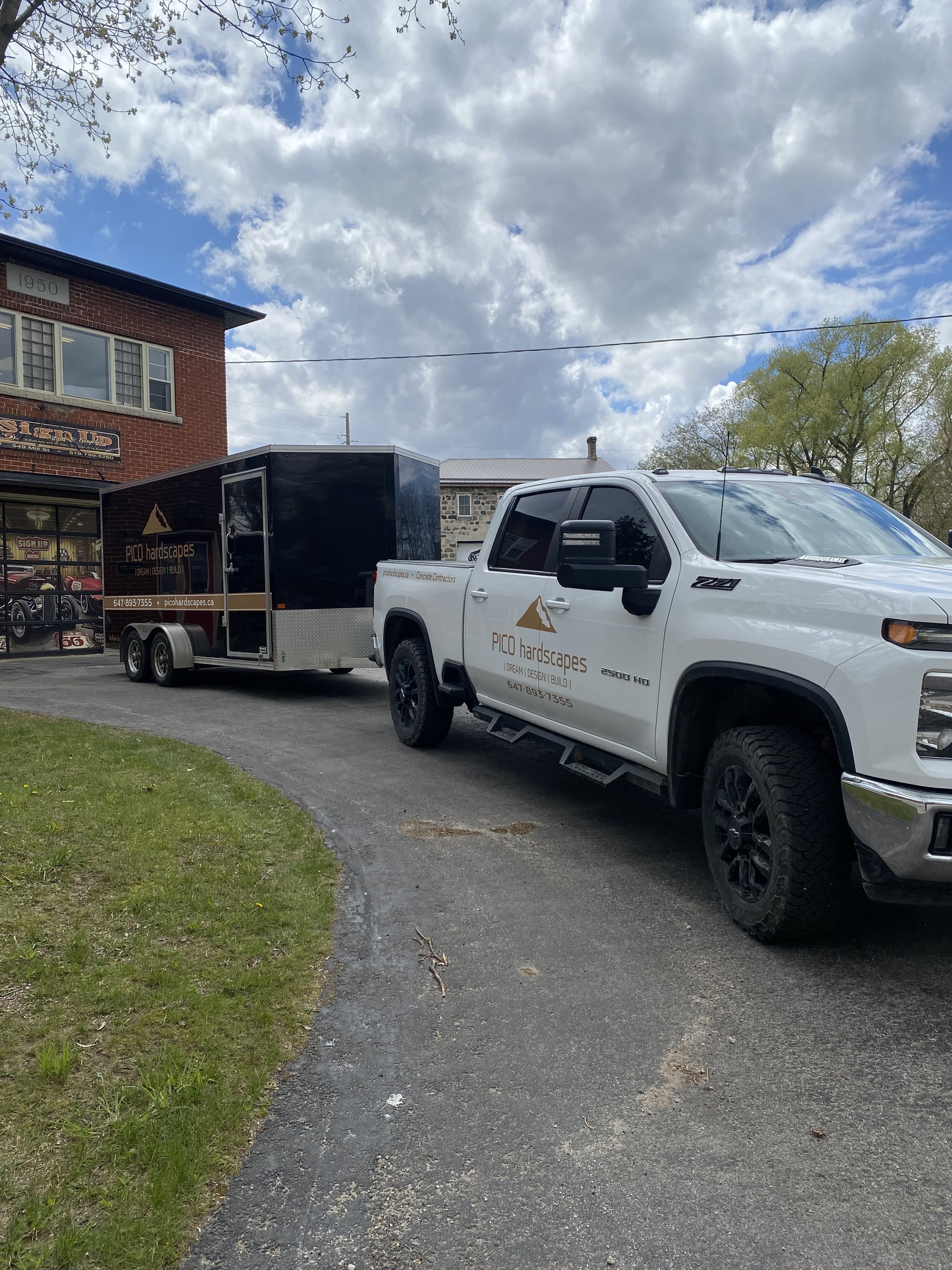 Pico Hardscapes wrapped trailer and truck - Signupsigns - Neustadt.