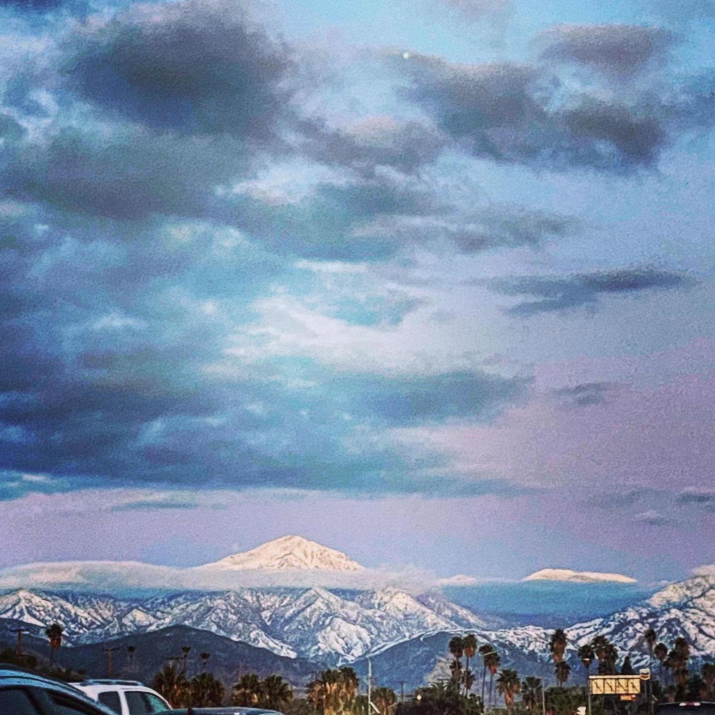 My drive home yesterday! #snow #lafreeways #palmsprings #losangeles #ravenpink