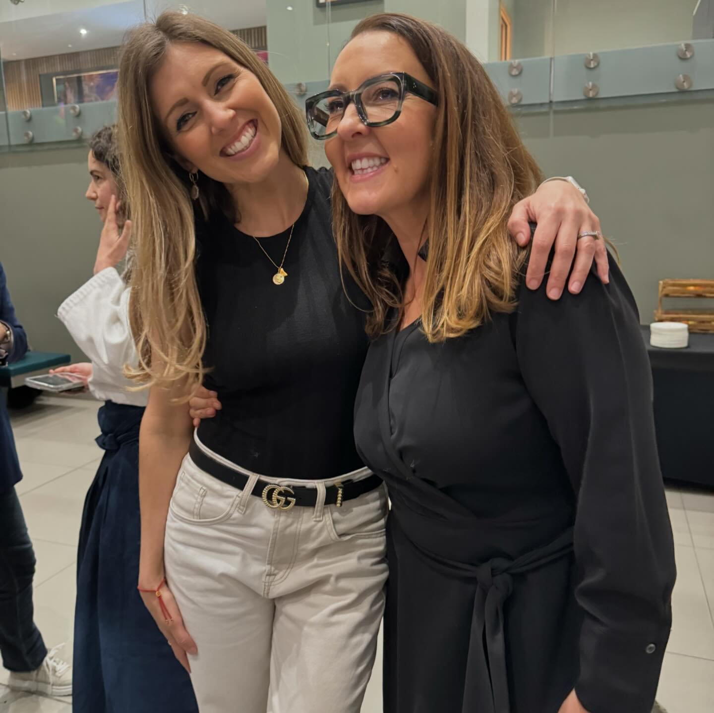 Last week I got to pitch my book to @hayhouseuk! And all thanks to this formidable woman @shaawasmund 🙋&zwj;♀️

A daunting and exciting experience all at once 😱😃

Super grateful for the opportunity to be on The Published Expert course and soon to 