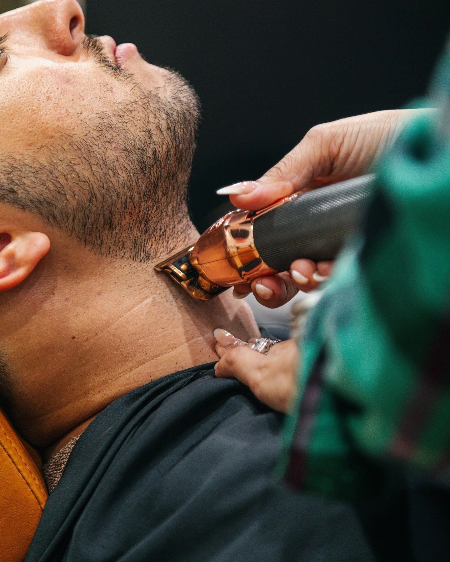 Roanni ✨
Specializing in precision scissor cuts, Roanni also brings expert care to beard grooming from sculpting and trims to classic hot towel shaves. Whatever your style, she&rsquo;ll deliver it with skill and detail.
💈Beard services can easily be