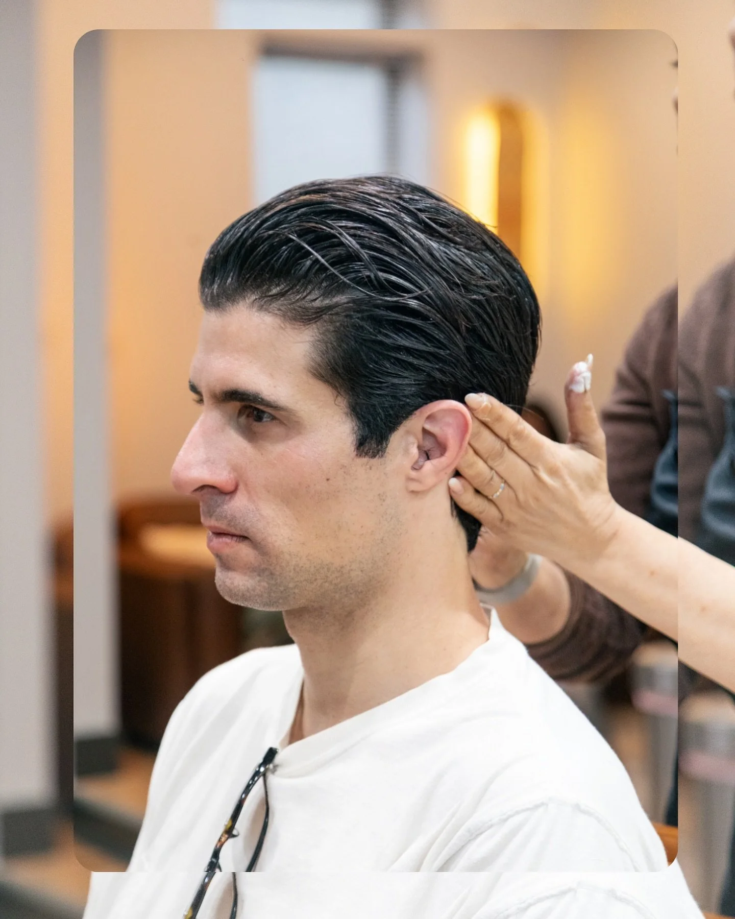 With only 5 weeks until Thanksgiving, the holidays are around the corner and the best time to refresh your look is now. 🦃🍗🍛 A refined shape and clean finish to carry you through every gathering and every photograph with confidence. (Plus mom will 