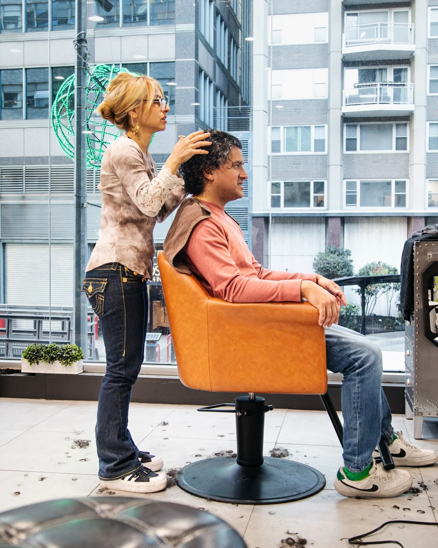 Nadia in her element! Helping clients create the styles and growth they&rsquo;re looking for a while keeping their hair healthy. 
Whether your going for something medium to longer in length periodic trims are important to keeping you hair growing hea
