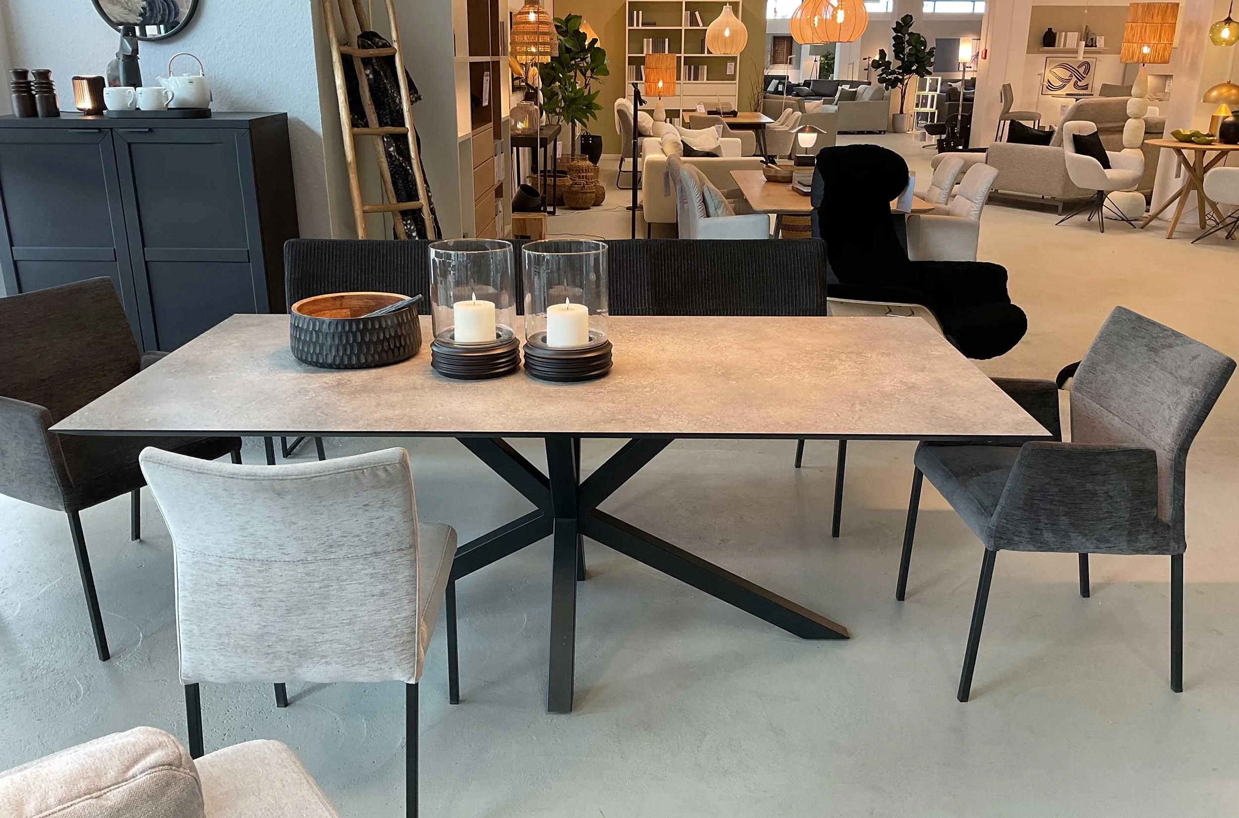 Esstisch mit HPL-Platte - statt € 1.890,-  jetzt € 1.390,-*