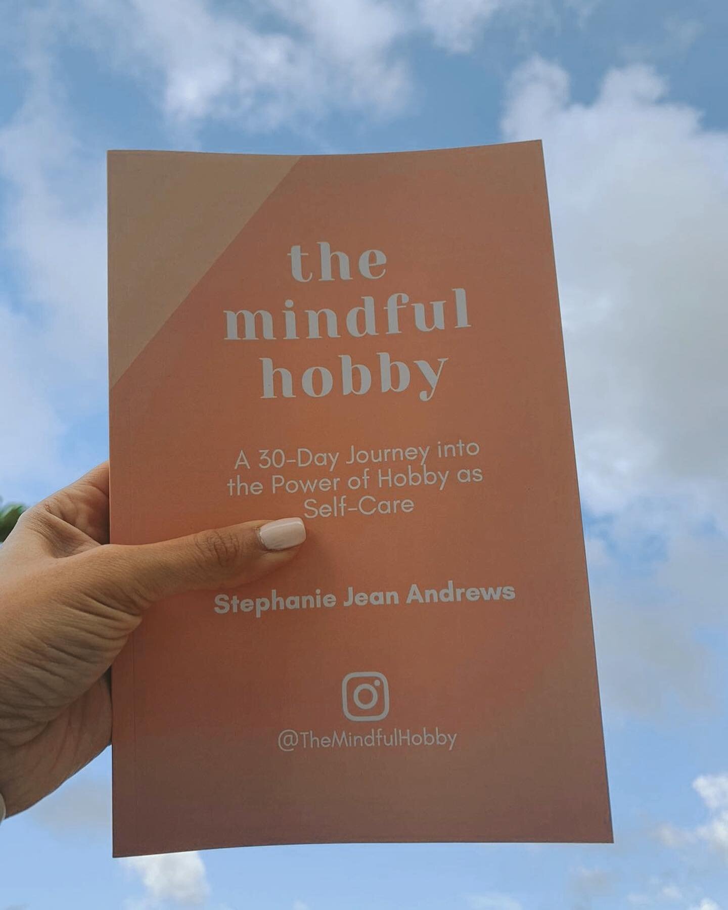🎉 GIVEAWAY 🎉
⠀⠀⠀⠀⠀⠀⠀⠀⠀
Happy Saturday everyoneeee! To those who have heard Episode 25 with author and hobby enthusiast Stephanie Jean Andrews, you know the story behind this lovely book and workbook &quot;The Mindful Hobby&quot;. If you haven't hea