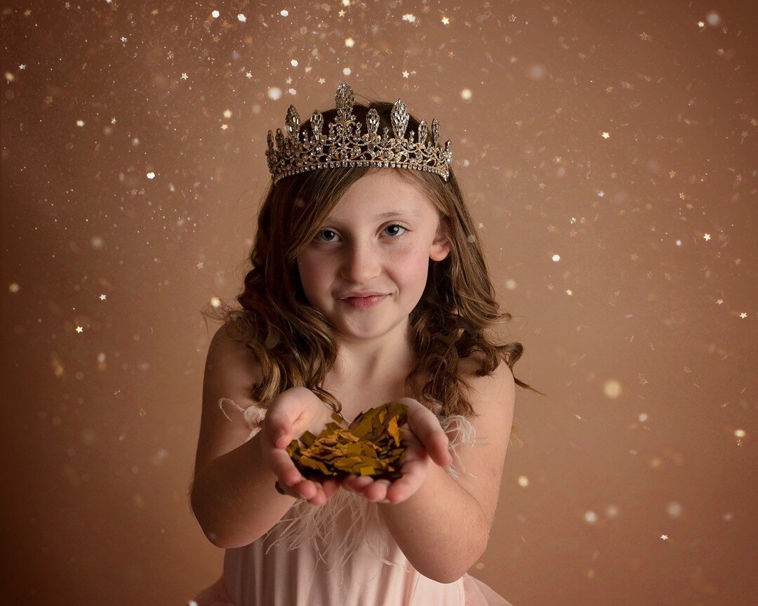 Glitter everywhere!!!!

If you are looking for a fun photo shoot... this is the one!

www.sharonfrazierphotography.com