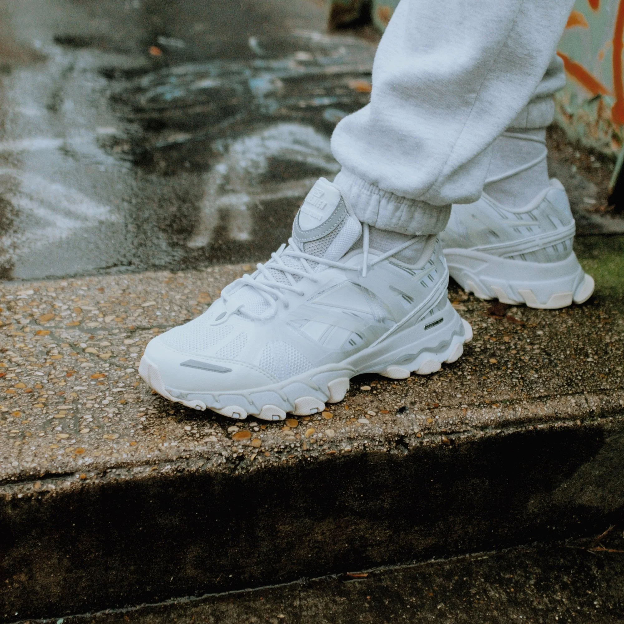 dmx-trail-shadow-white-04.jpg