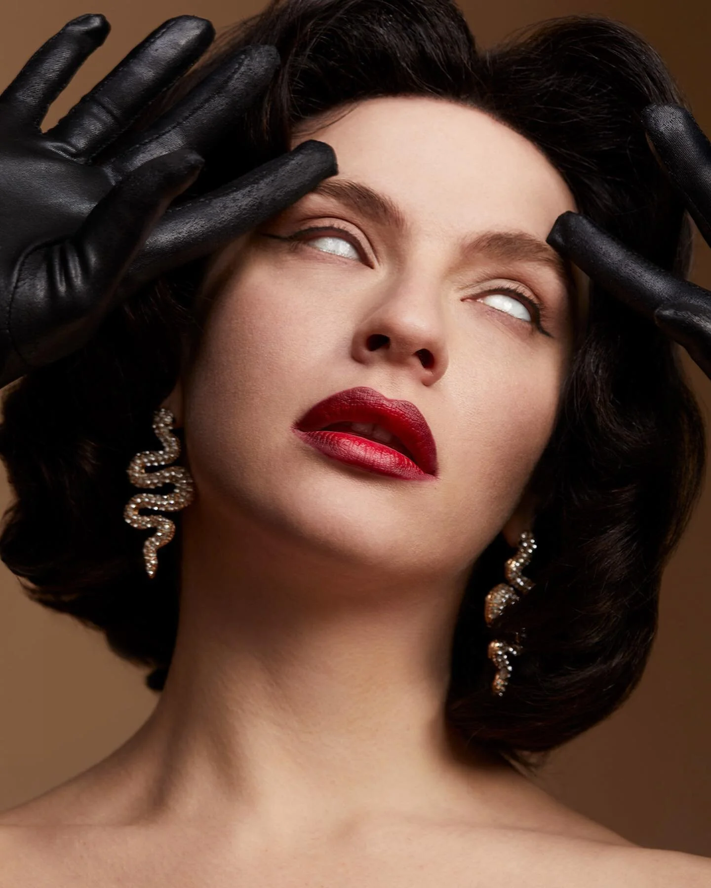 Feeling Halloween-y with @aeromanova at @anitanorrismodels. 

Photographer @freyadt 
Hair @ryanlmcgovern 
Makeup @mttthw 

#MakeupByMttthw #TorontoMUA #TorontoMakeup #MUA #InstaMakeup #MOTD #GradientLip #RedLip #MACPro #MACTrend