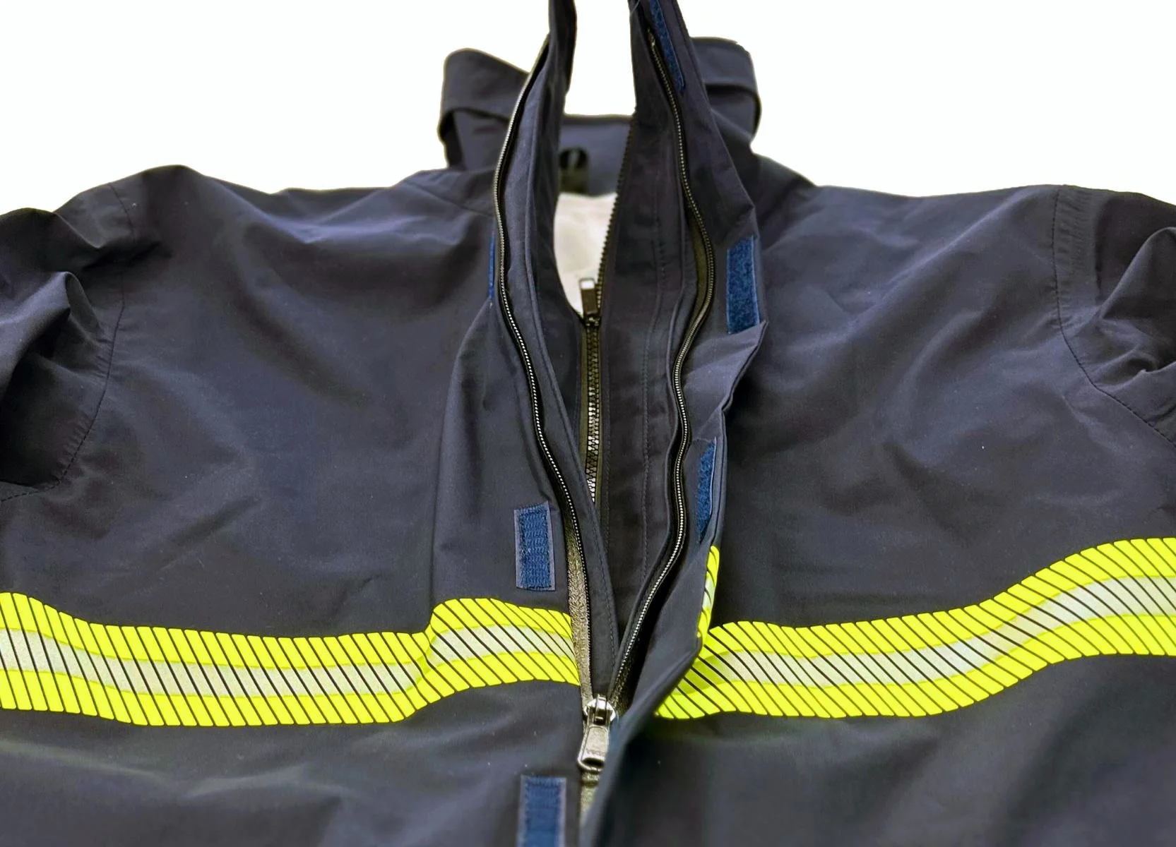 FrontLine_Jacket_Closure.jpg