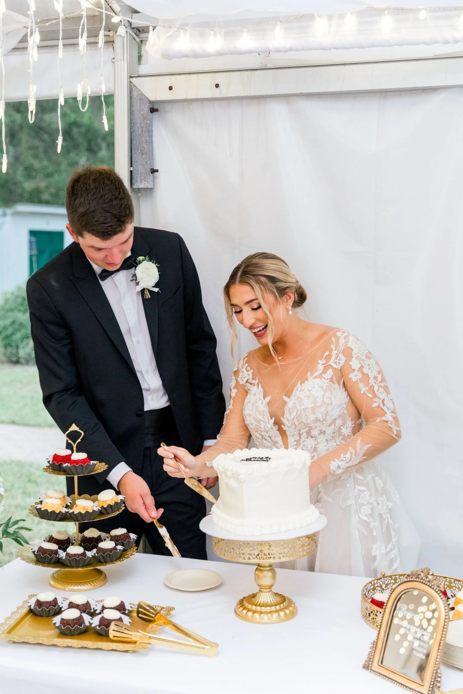 A bride and groom cut the cake at a reception hosted at Historic Jasmine, a private wedding venue located near Richmond, Virginia.
